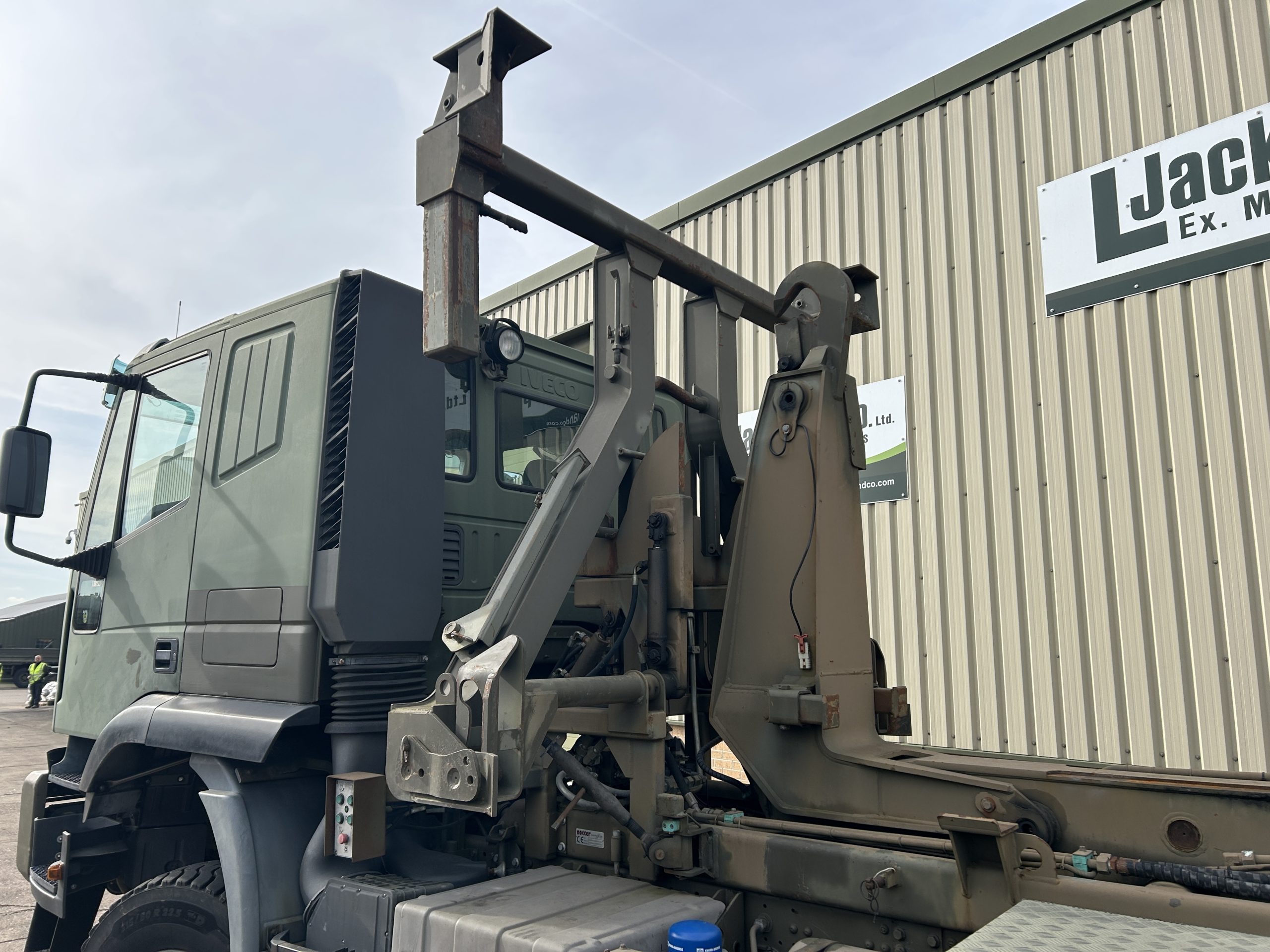 Iveco Eurotrakker 260E44 6×6 Hookloader