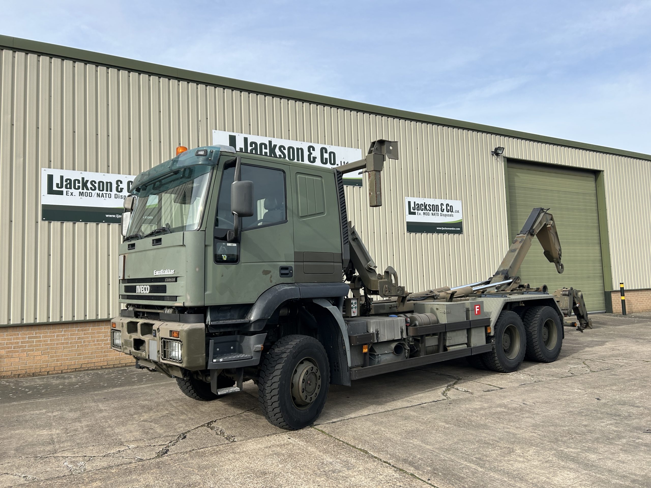 Iveco Eurotrakker 260E44 6×6 Hookloader