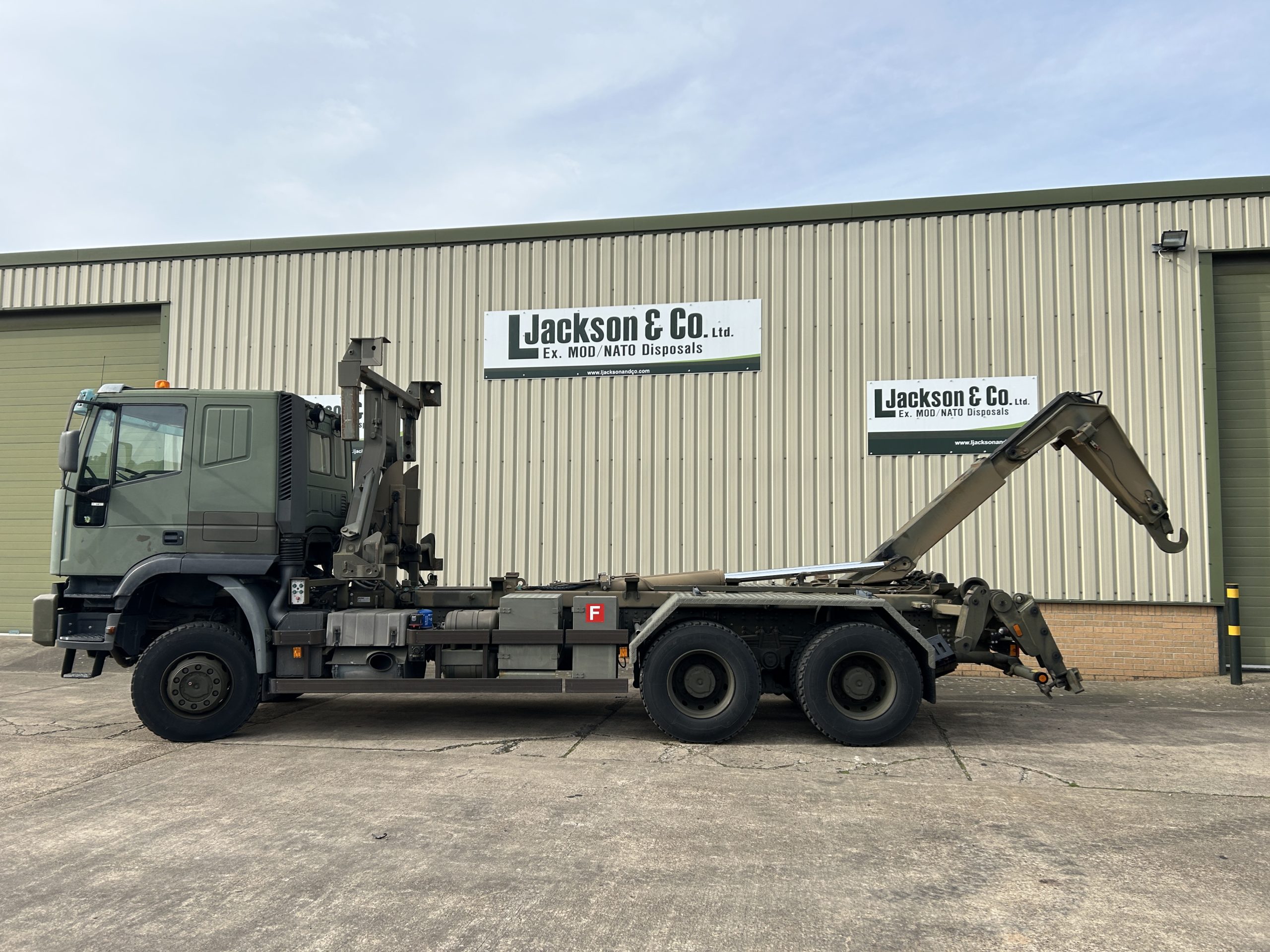 Iveco Eurotrakker 260E44 6×6 Hookloader