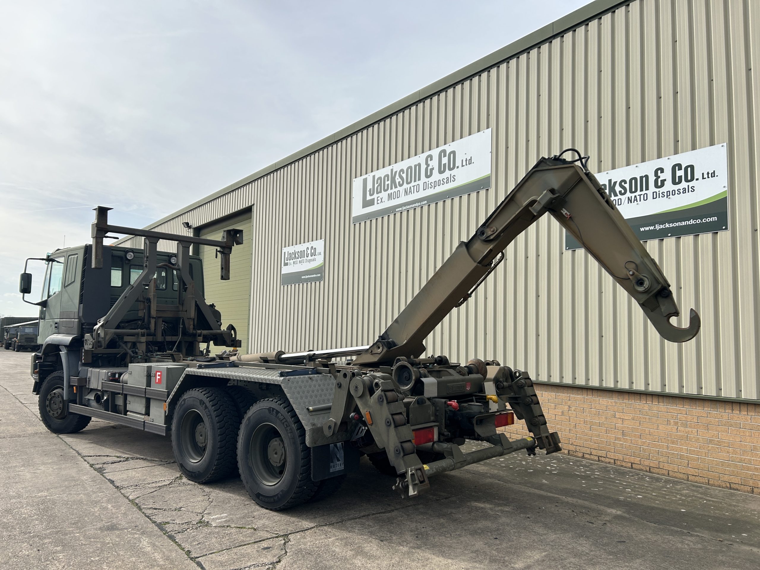 Iveco Eurotrakker 260E44 6×6 Hookloader