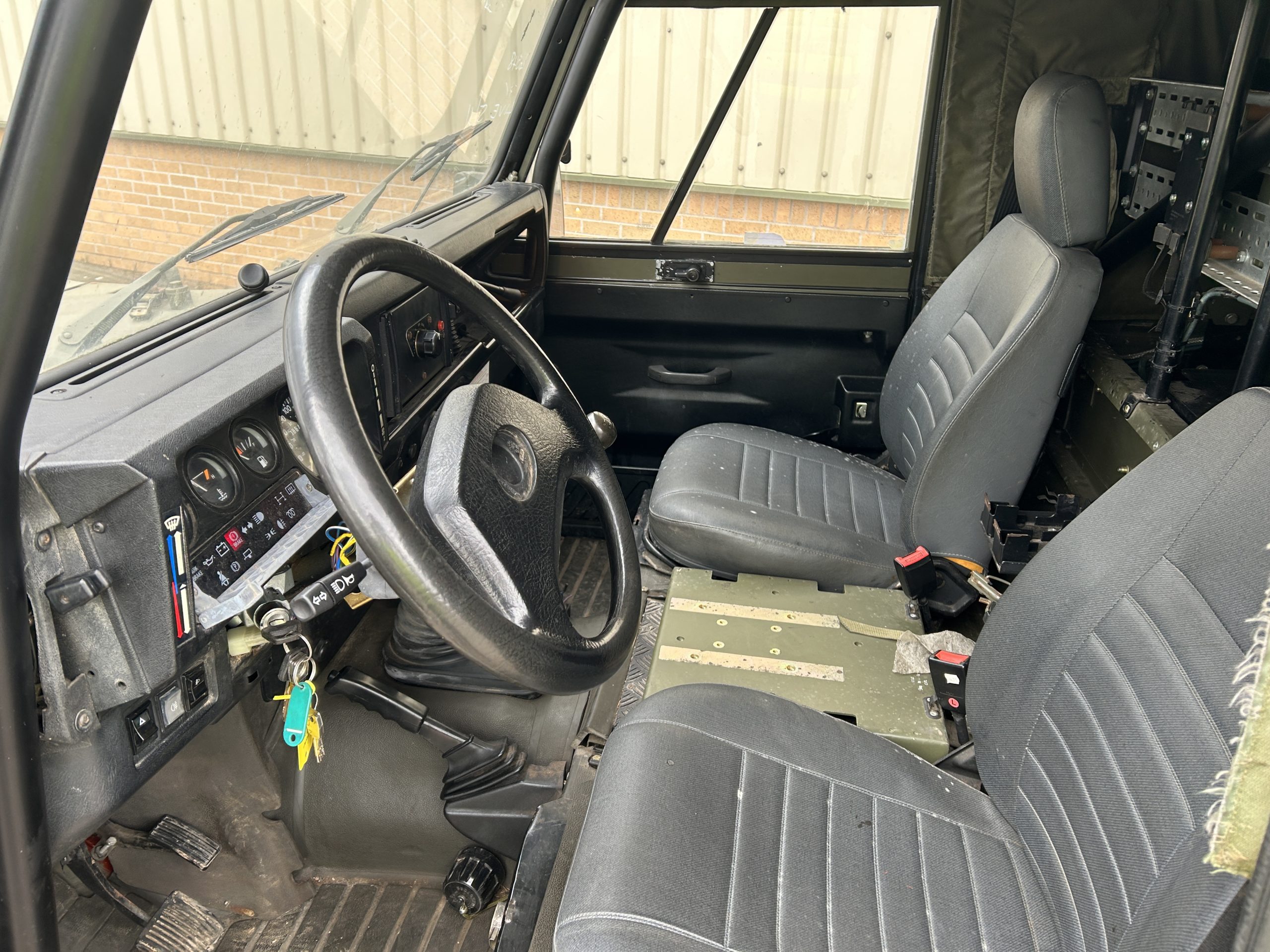 Land Rover Defender 90 Wolf LHD Hard Top