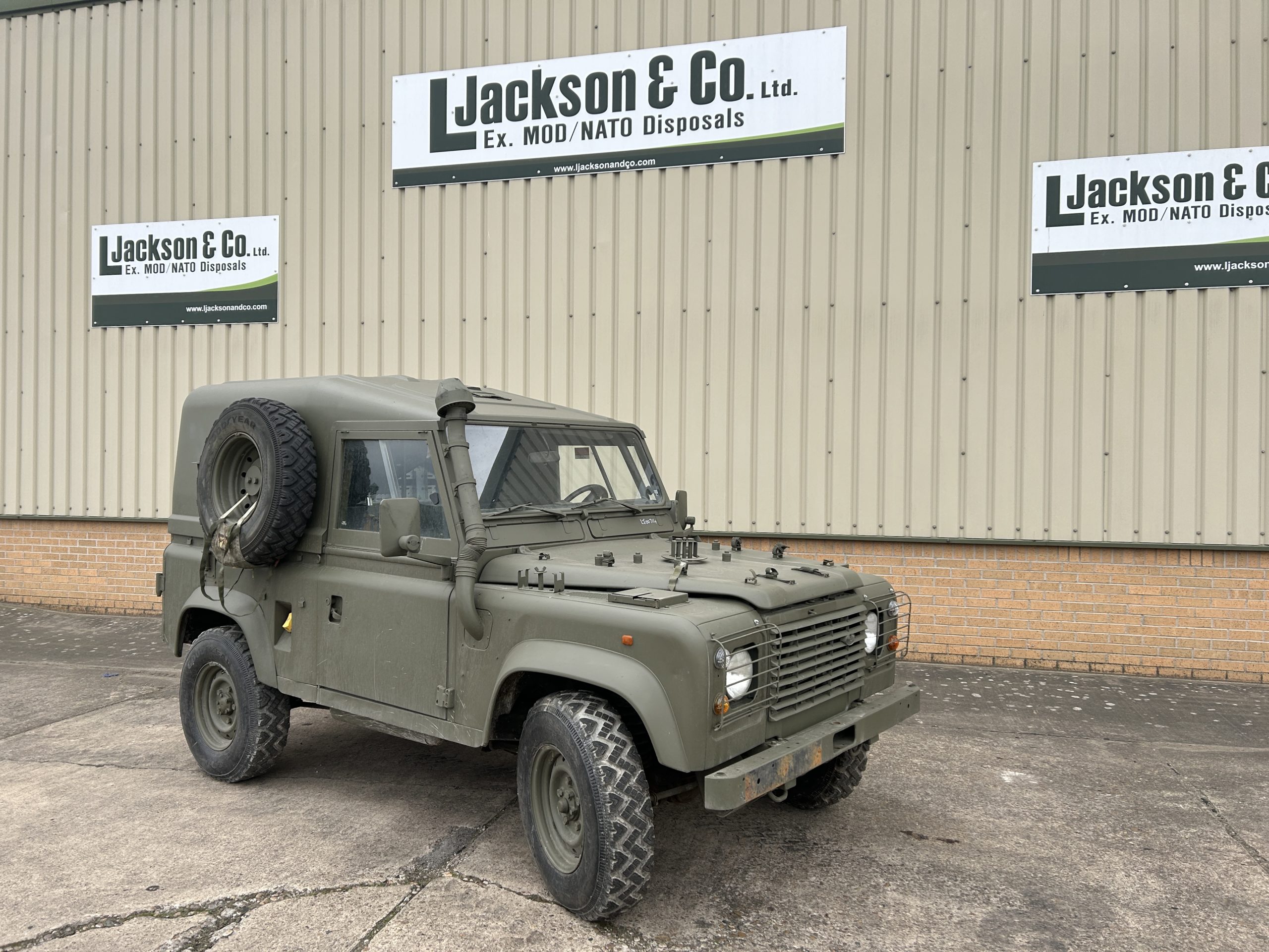 Land Rover Defender 90 Wolf LHD Hard Top