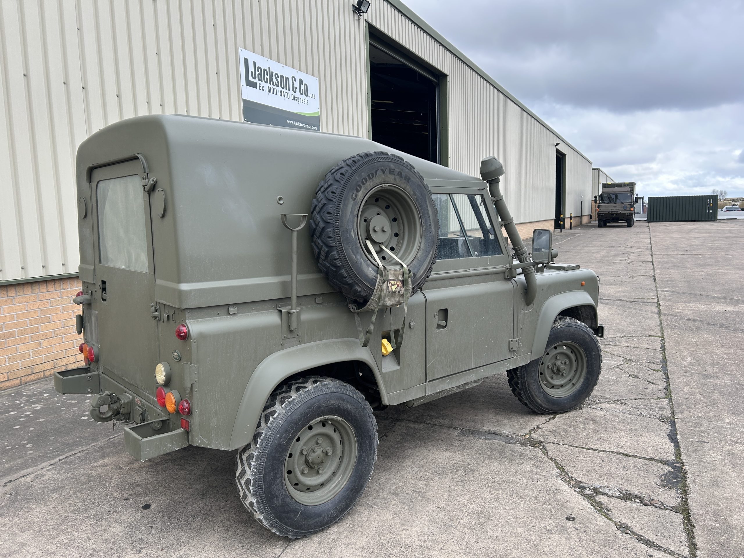 Land Rover Defender 90 Wolf LHD Hard Top
