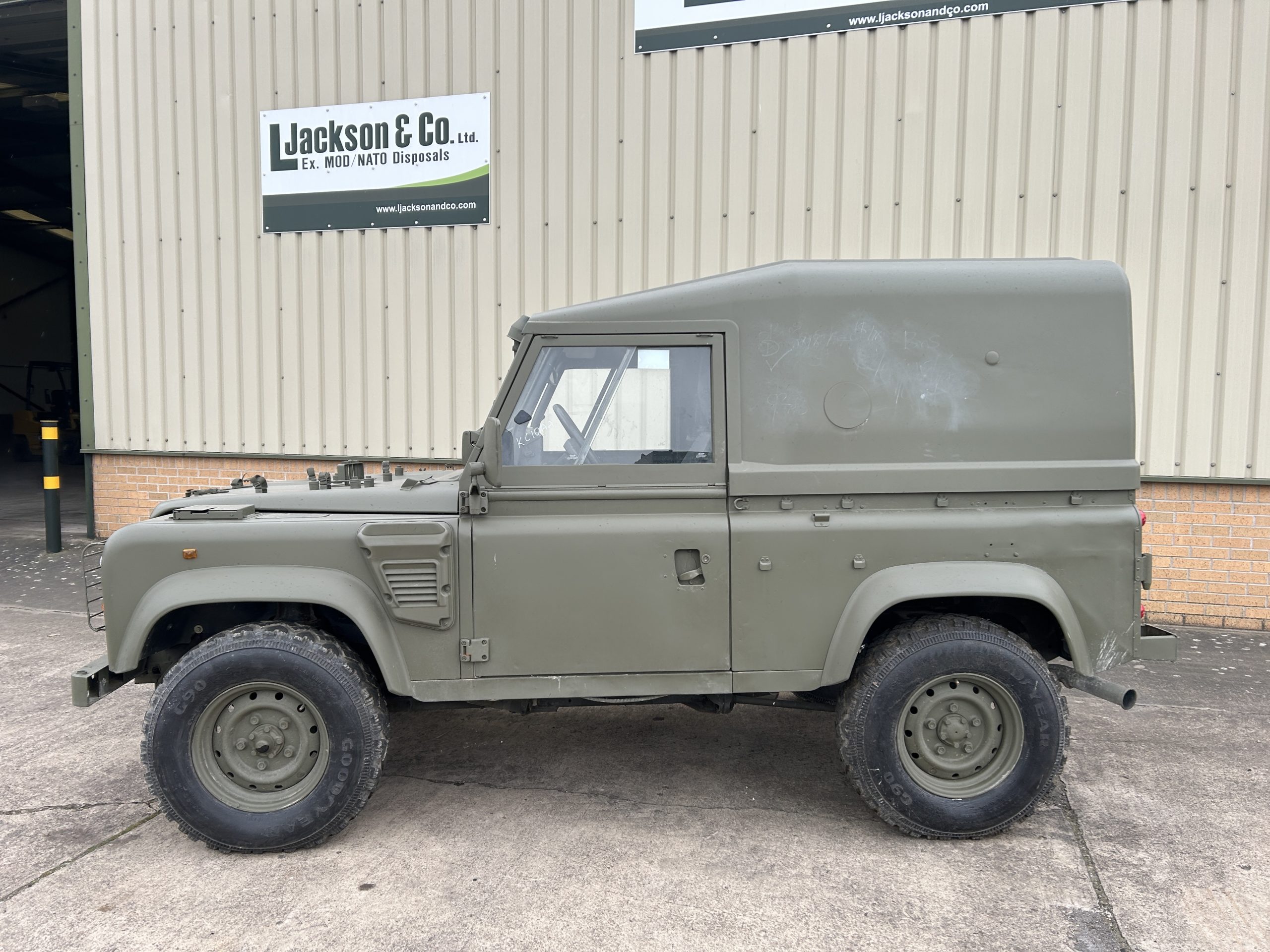 Land Rover Defender 90 Wolf LHD Hard Top