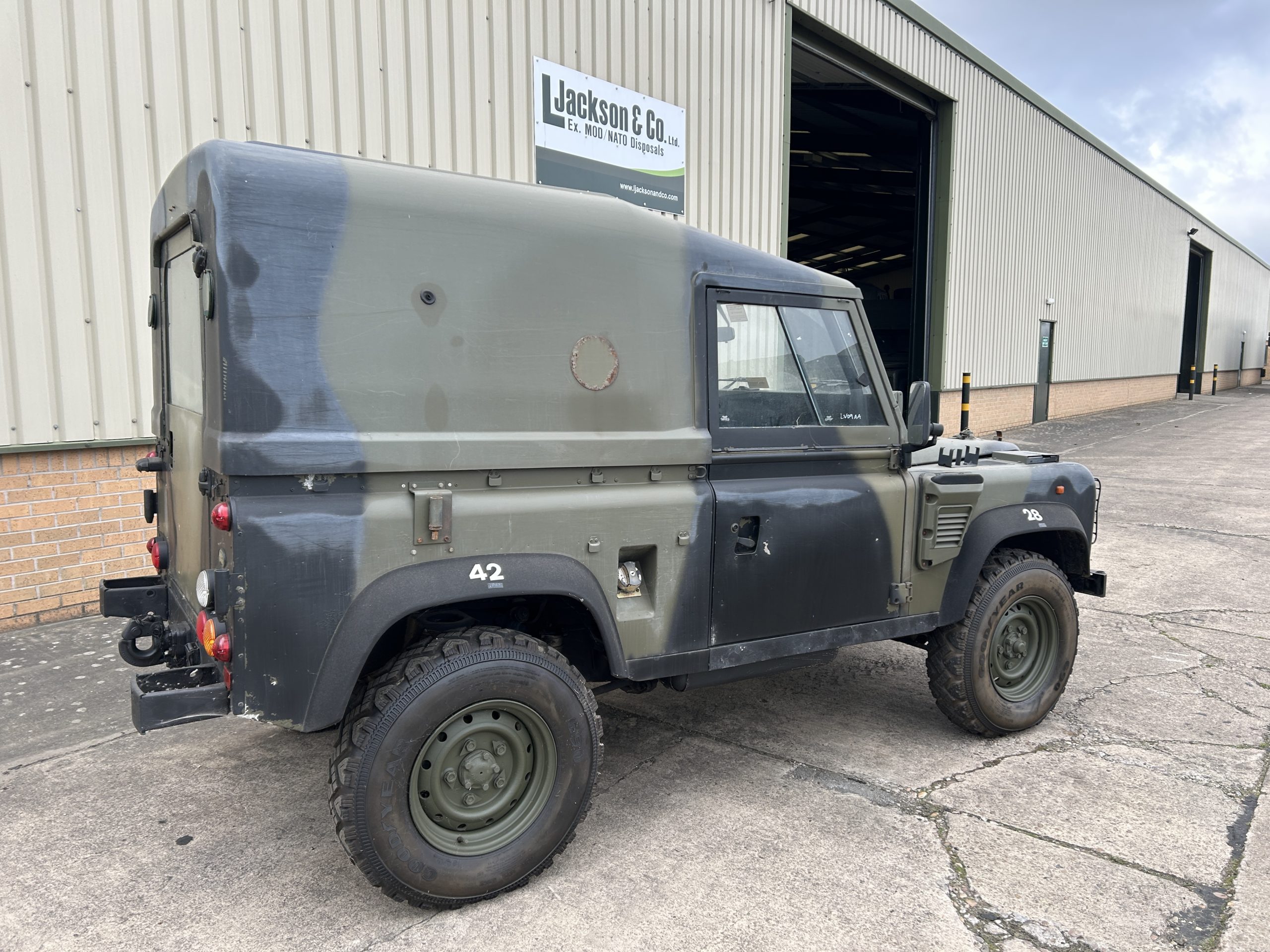 Land Rover Defender 90 Wolf LHD Hard Top (Remus)