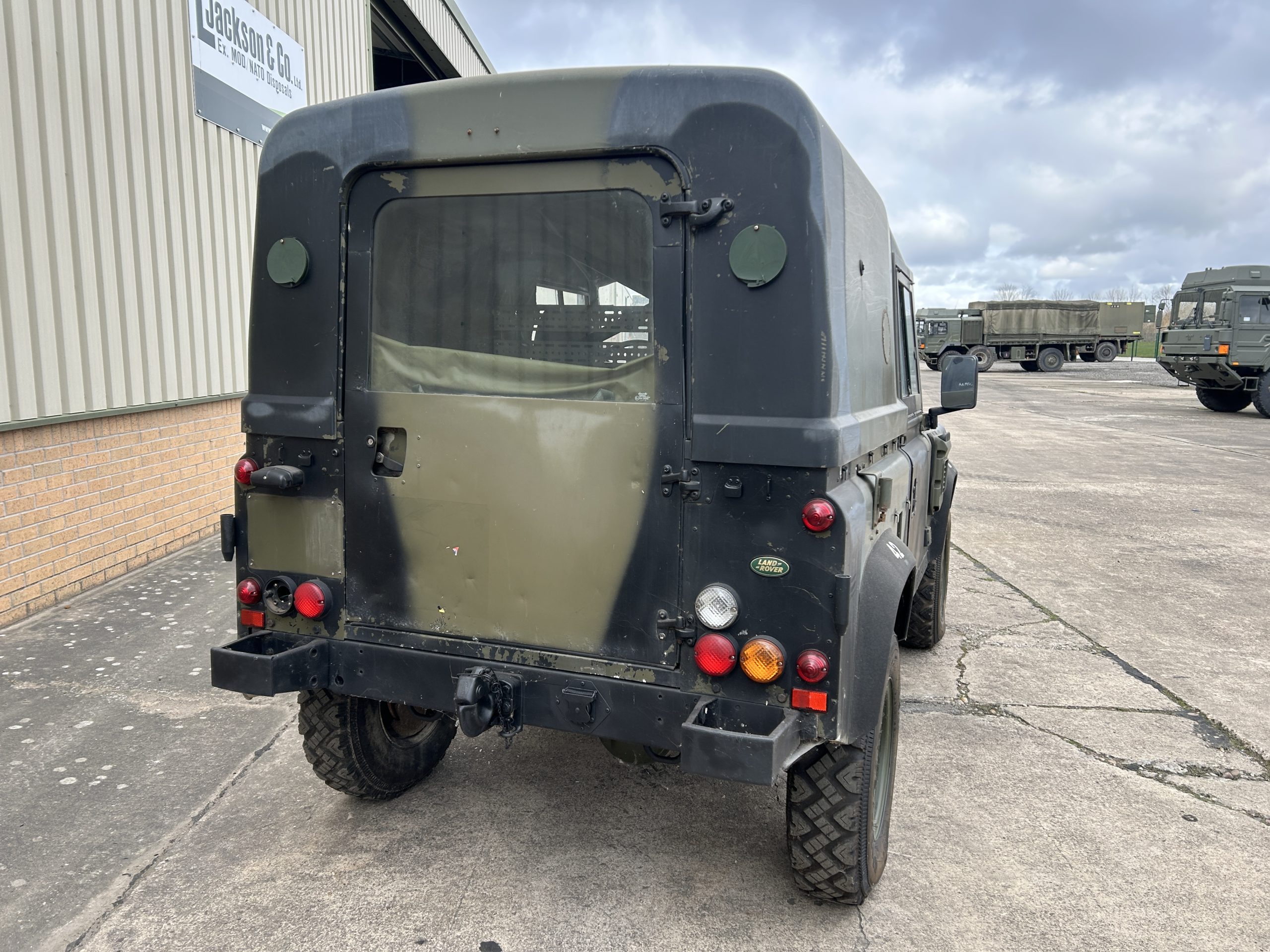 Land Rover Defender 90 Wolf LHD Hard Top (Remus)