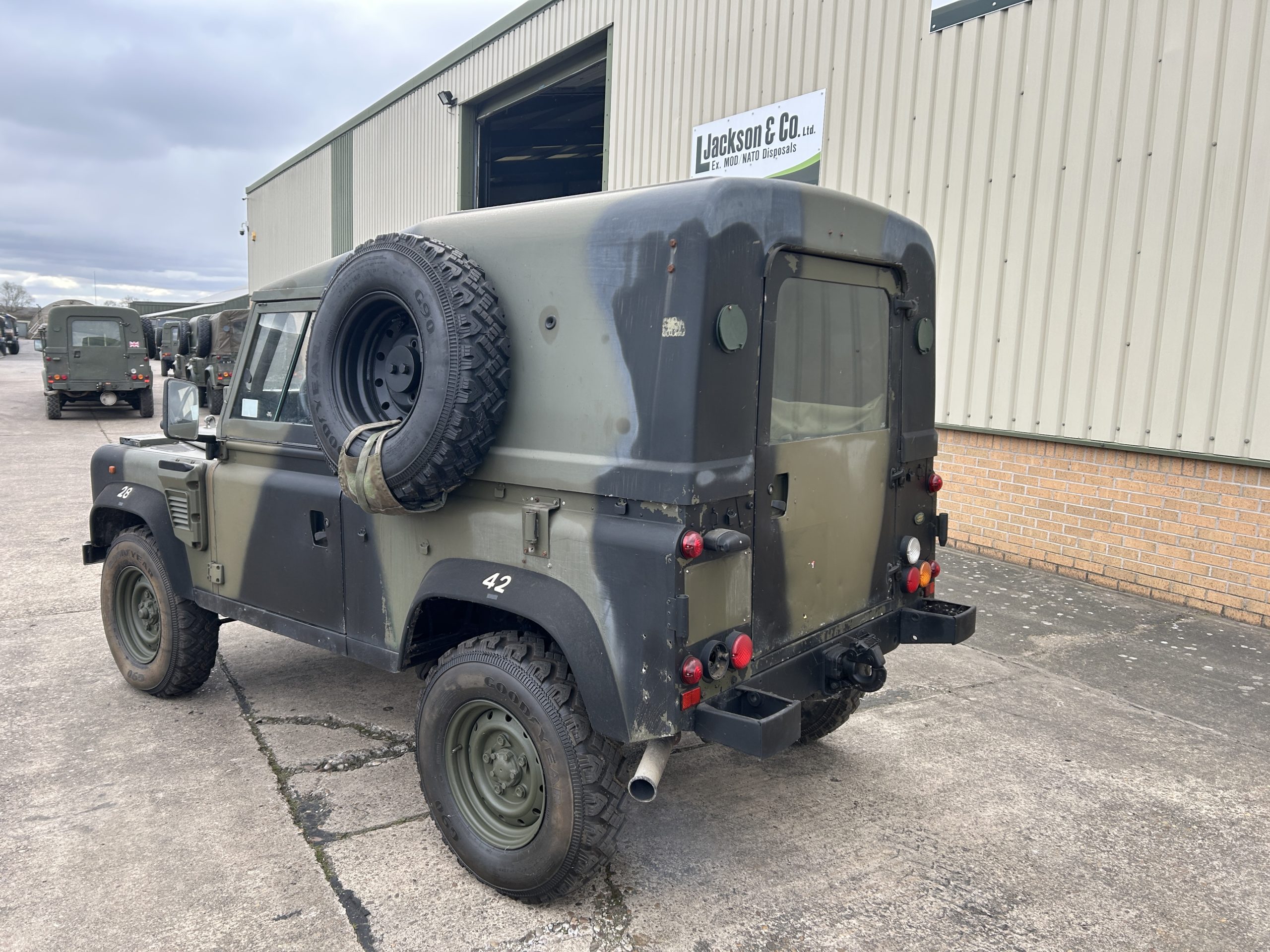 Land Rover Defender 90 Wolf LHD Hard Top (Remus)