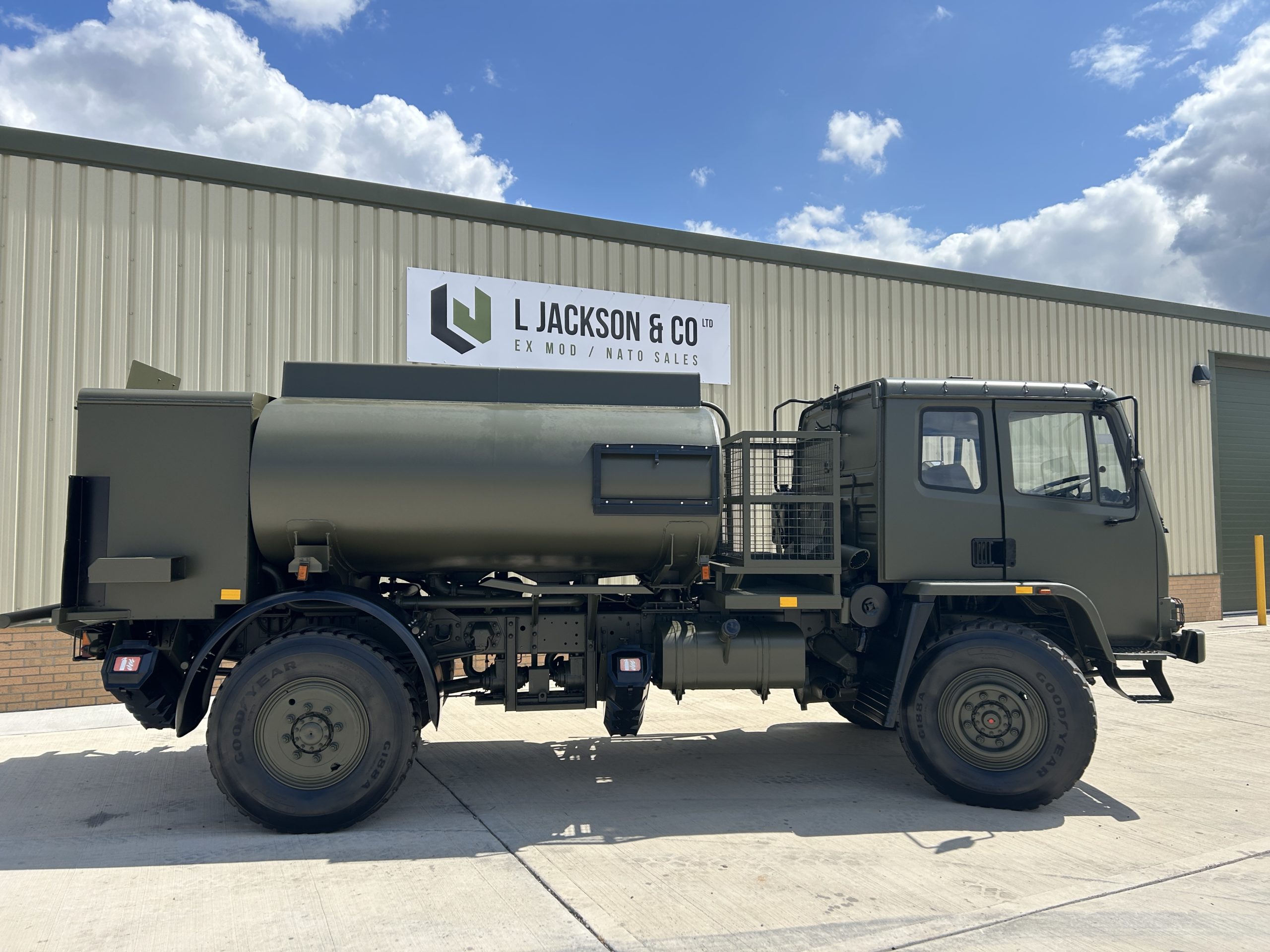 Leyland Daf 4×4 5,000 Litre Tanker Truck
