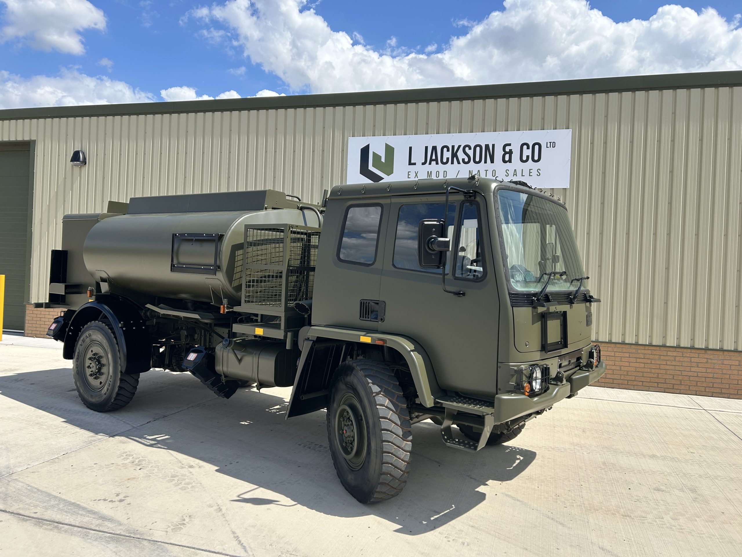 Leyland Daf 4×4 5,000 Litre Tanker Truck