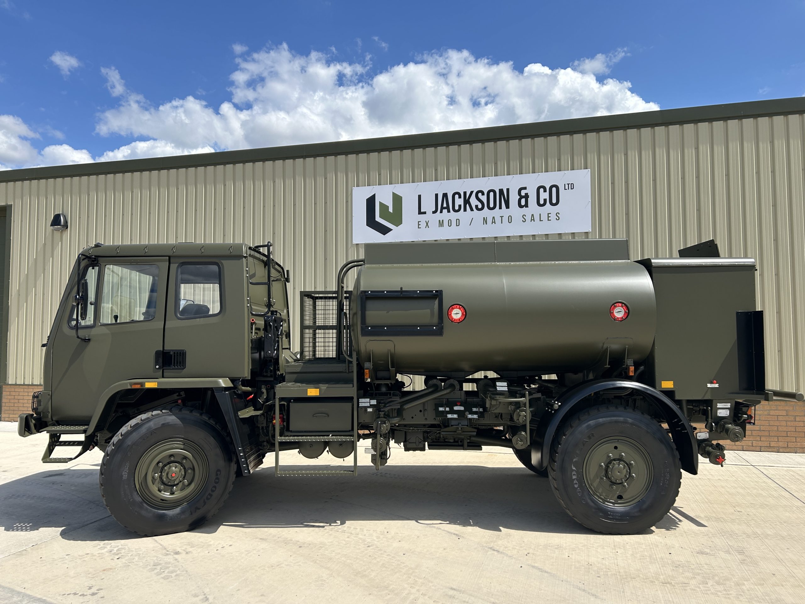 Leyland Daf 4×4 5,000 Litre Tanker Truck