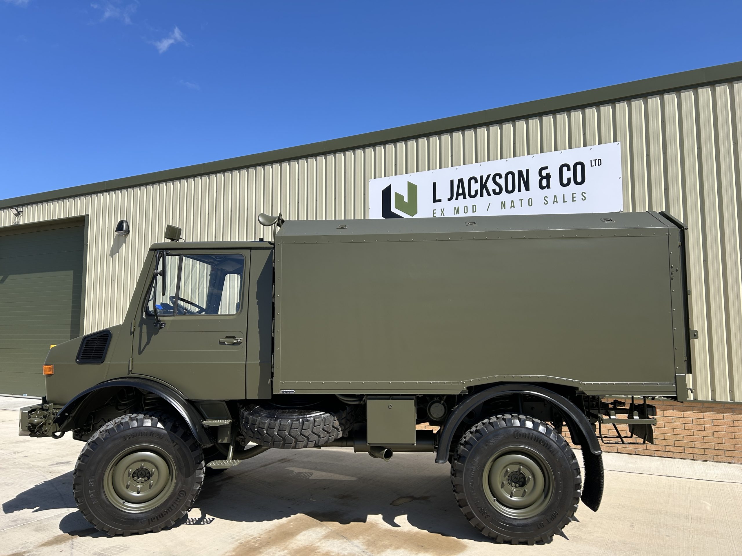 Mercedes Unimog U1550L 4×4 Box Truck