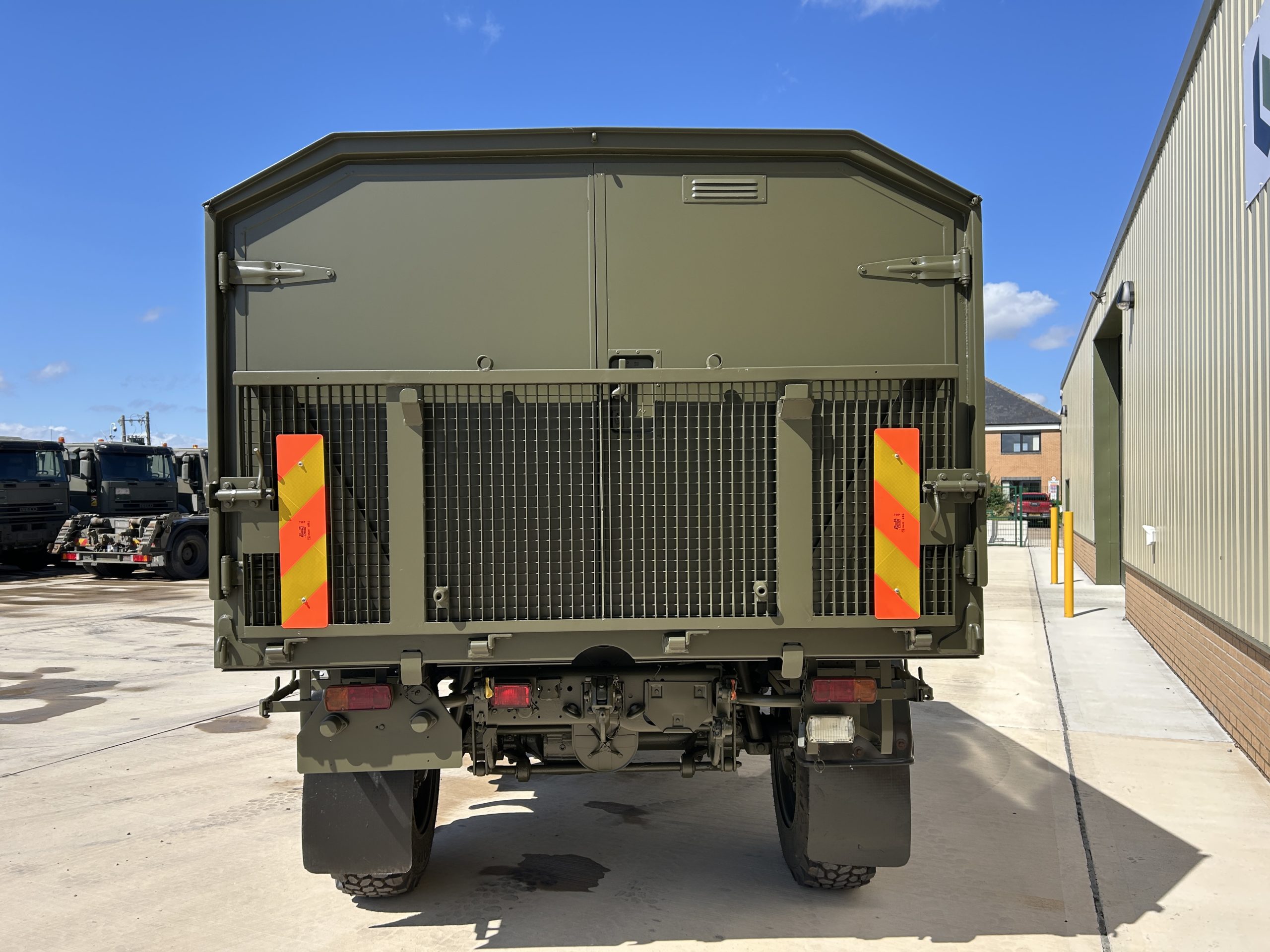 Mercedes Unimog U1550L 4×4 Box Truck