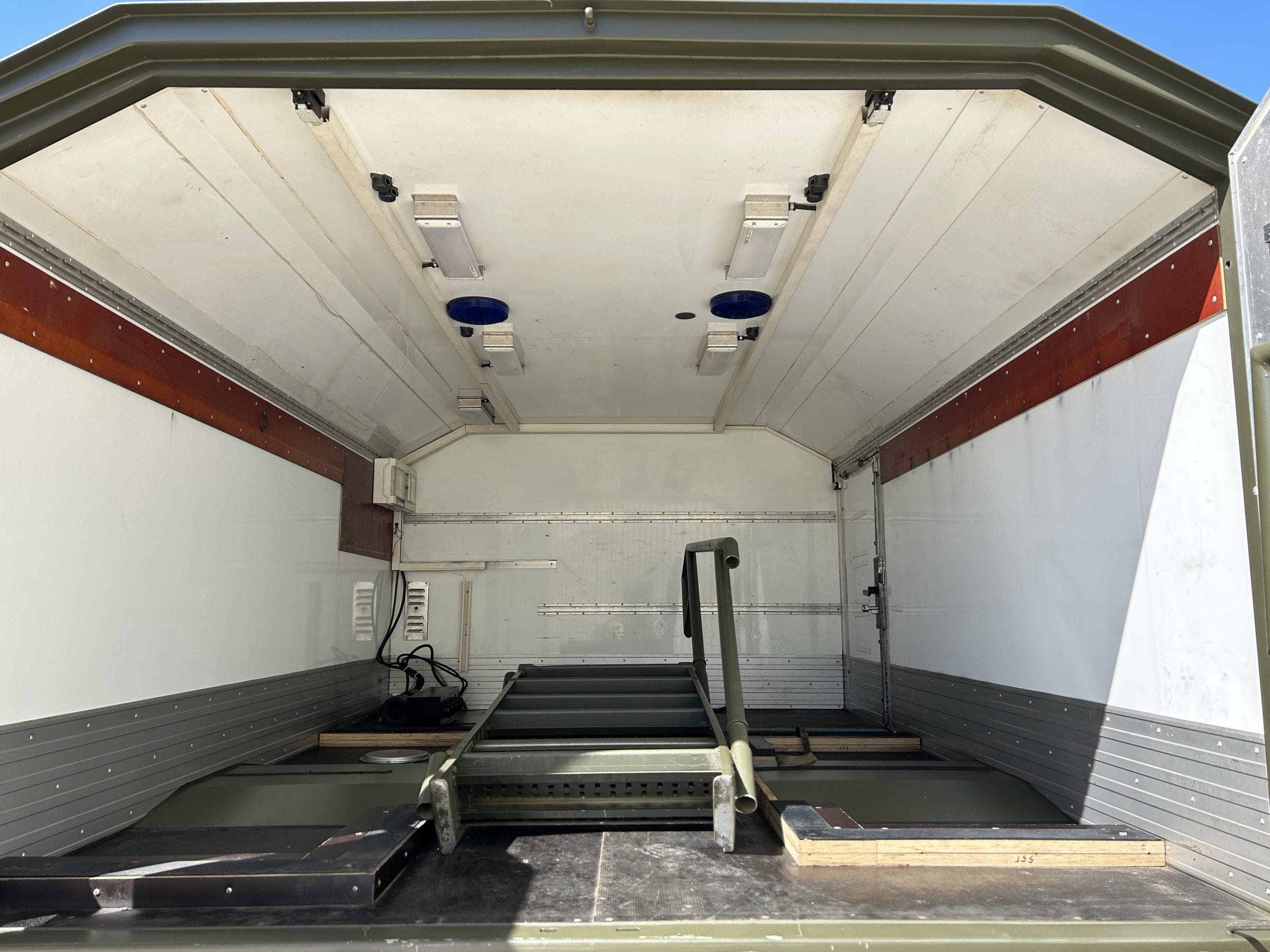 Mercedes Unimog U1550L 4×4 Box Truck