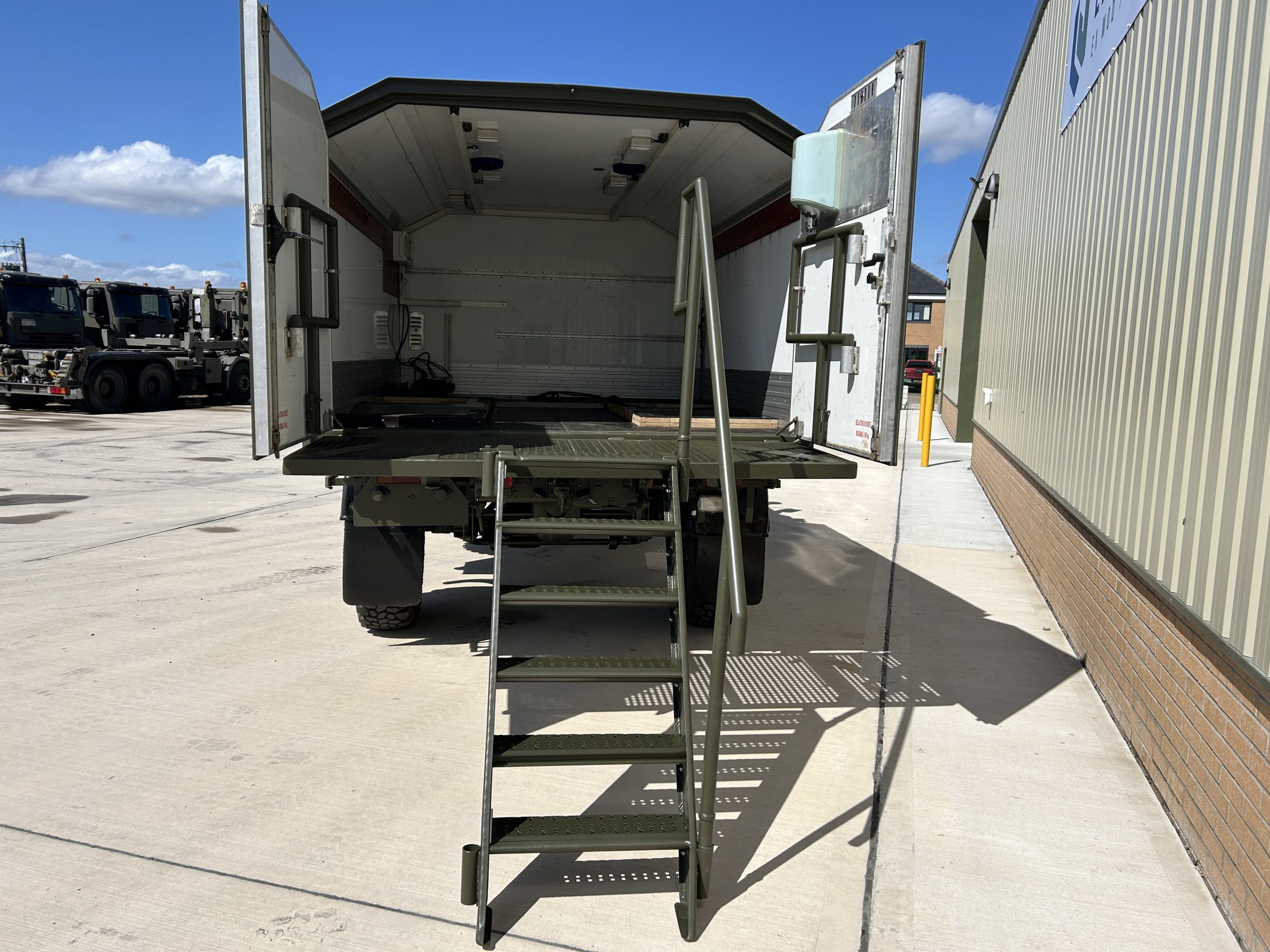 Mercedes Unimog U1550L 4×4 Box Truck