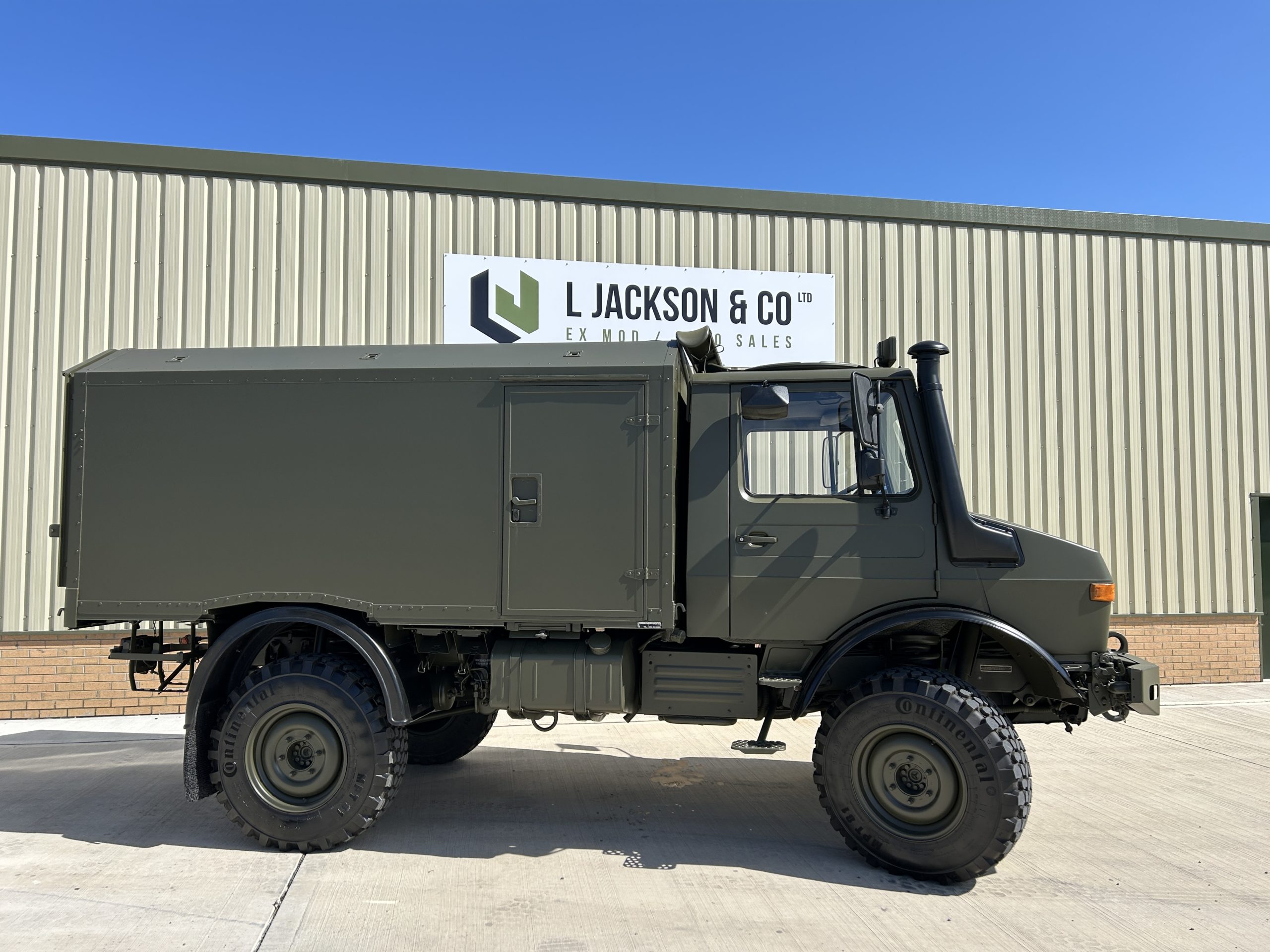 Mercedes Unimog U1550L 4×4 Box Truck
