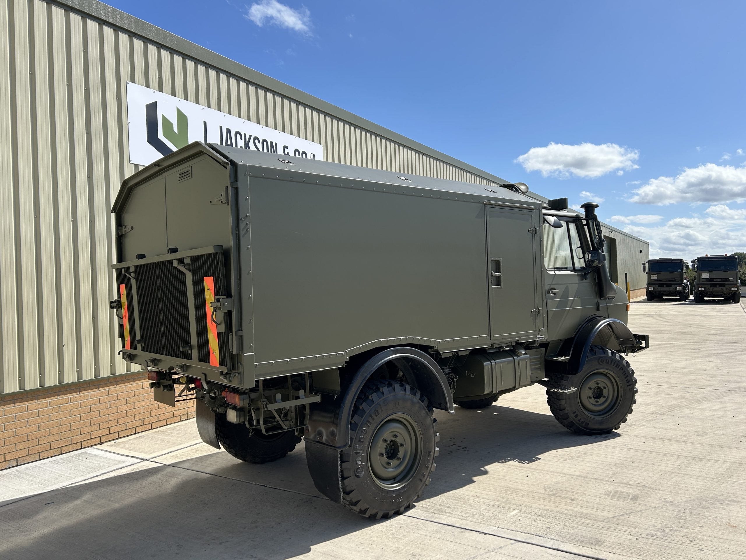 Mercedes Unimog U1550L 4×4 Box Truck