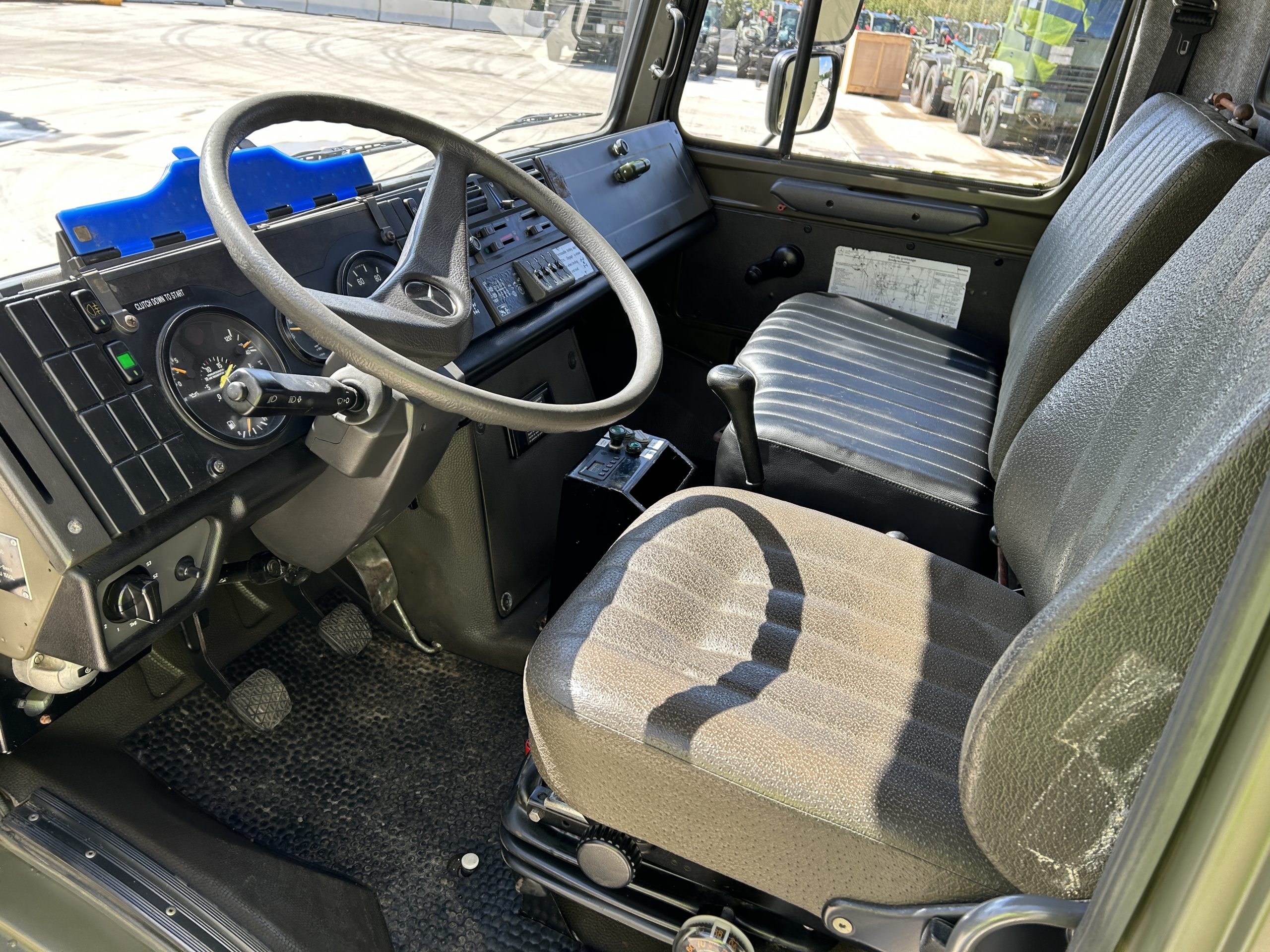 Mercedes Unimog U1550L 4×4 Box Truck