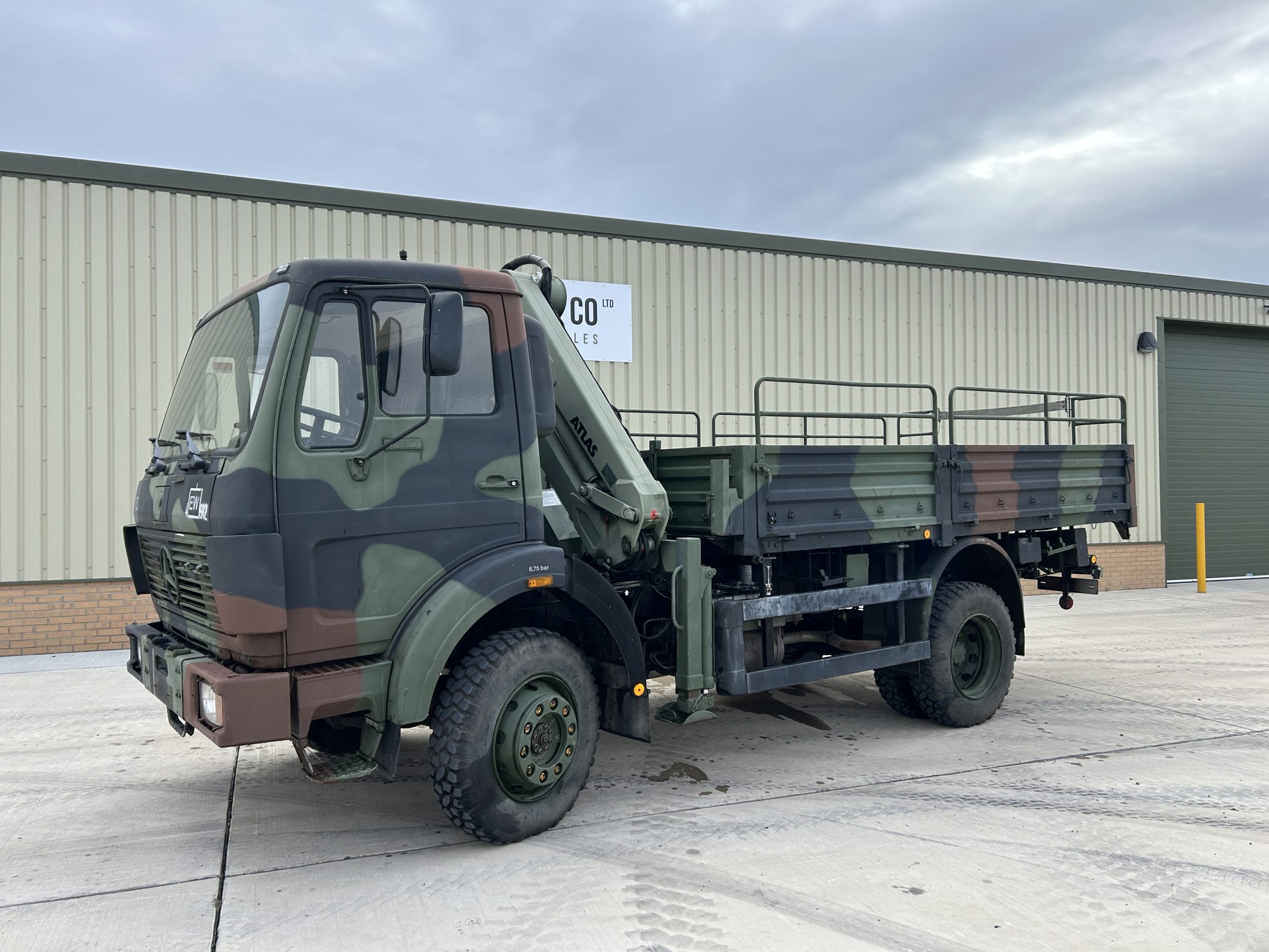 Mercedes 1017 4×4 Cargo With Crane