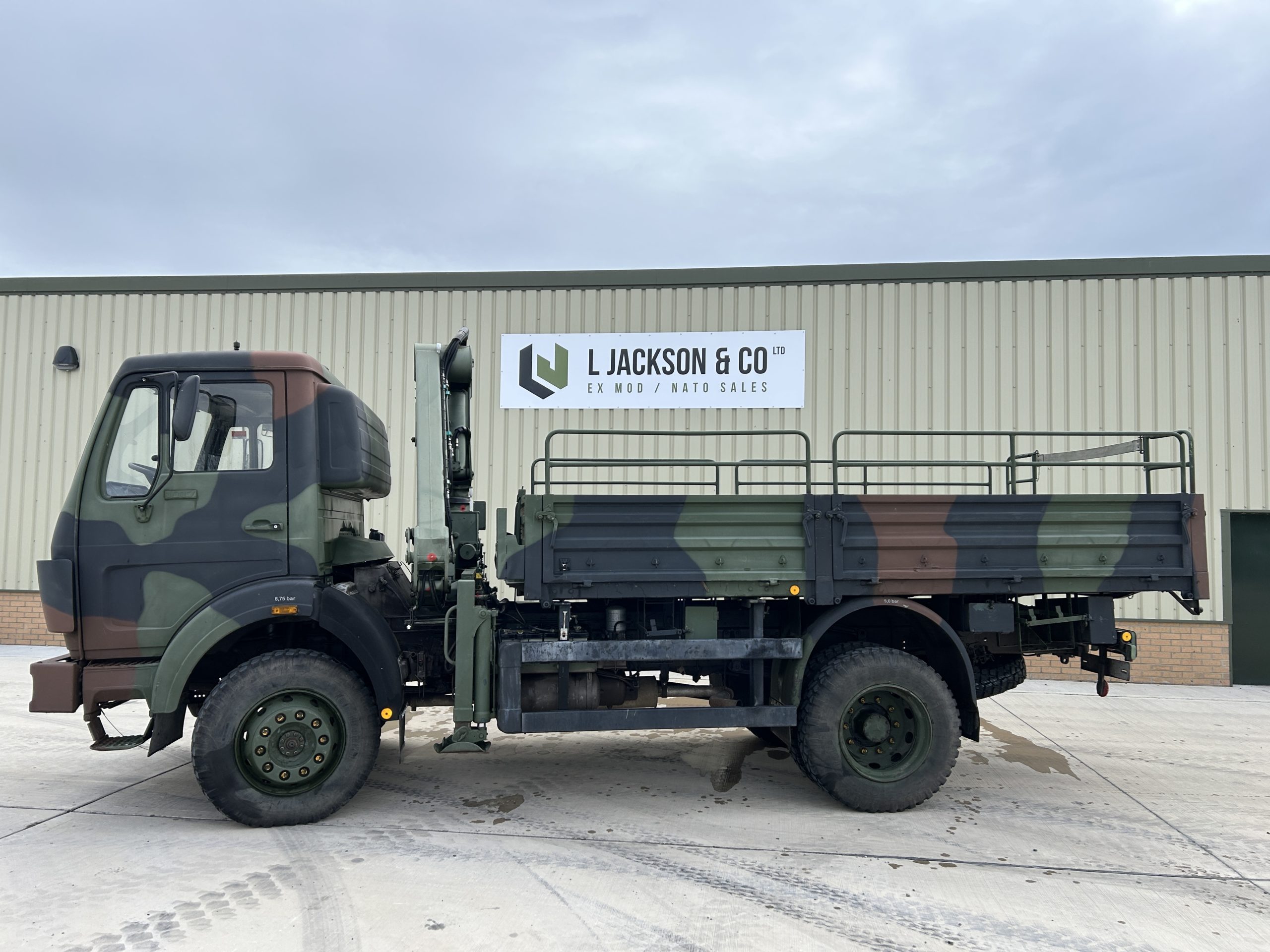Mercedes 1017 4×4 Cargo With Crane