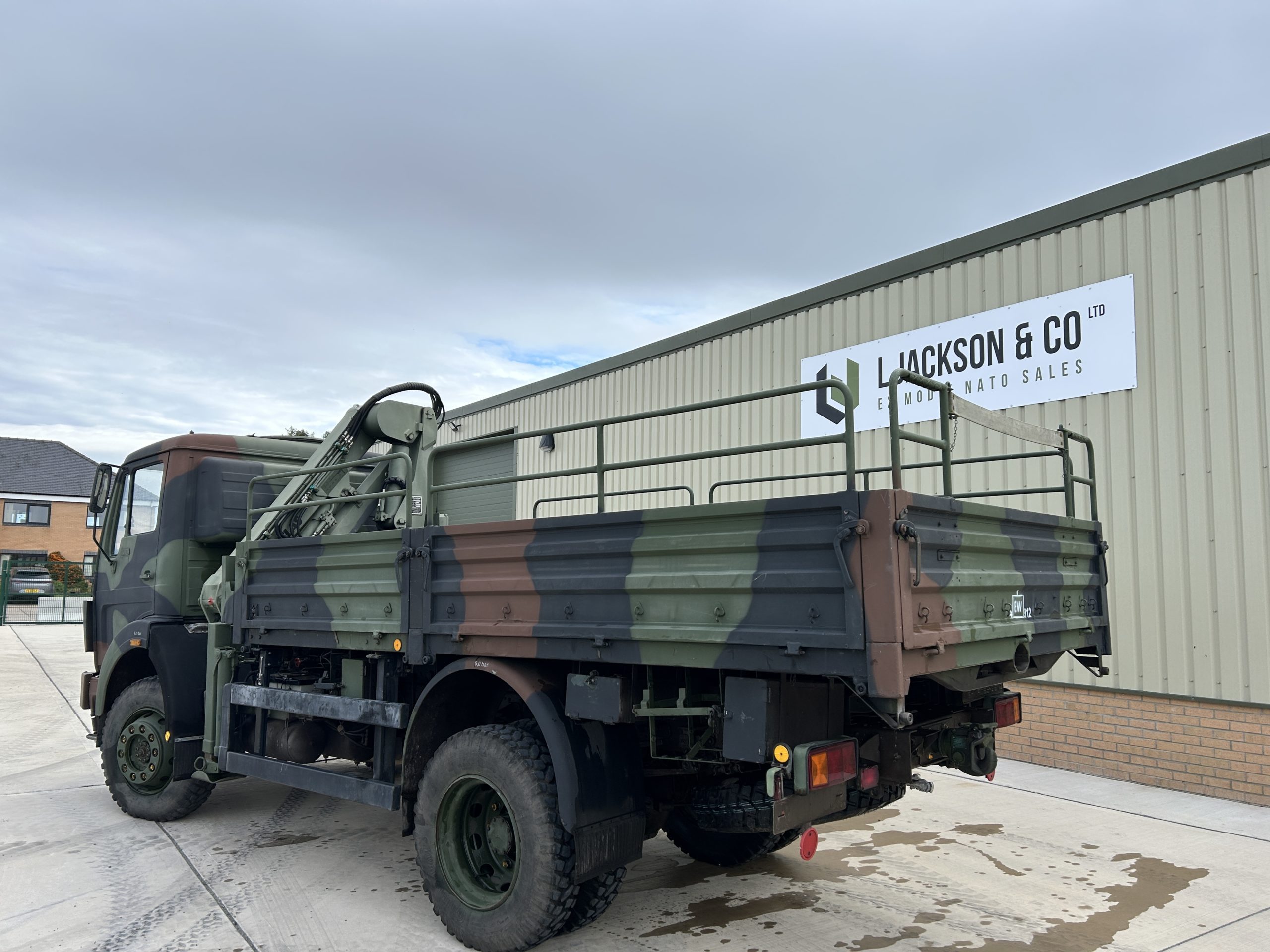 Mercedes 1017 4×4 Cargo With Crane