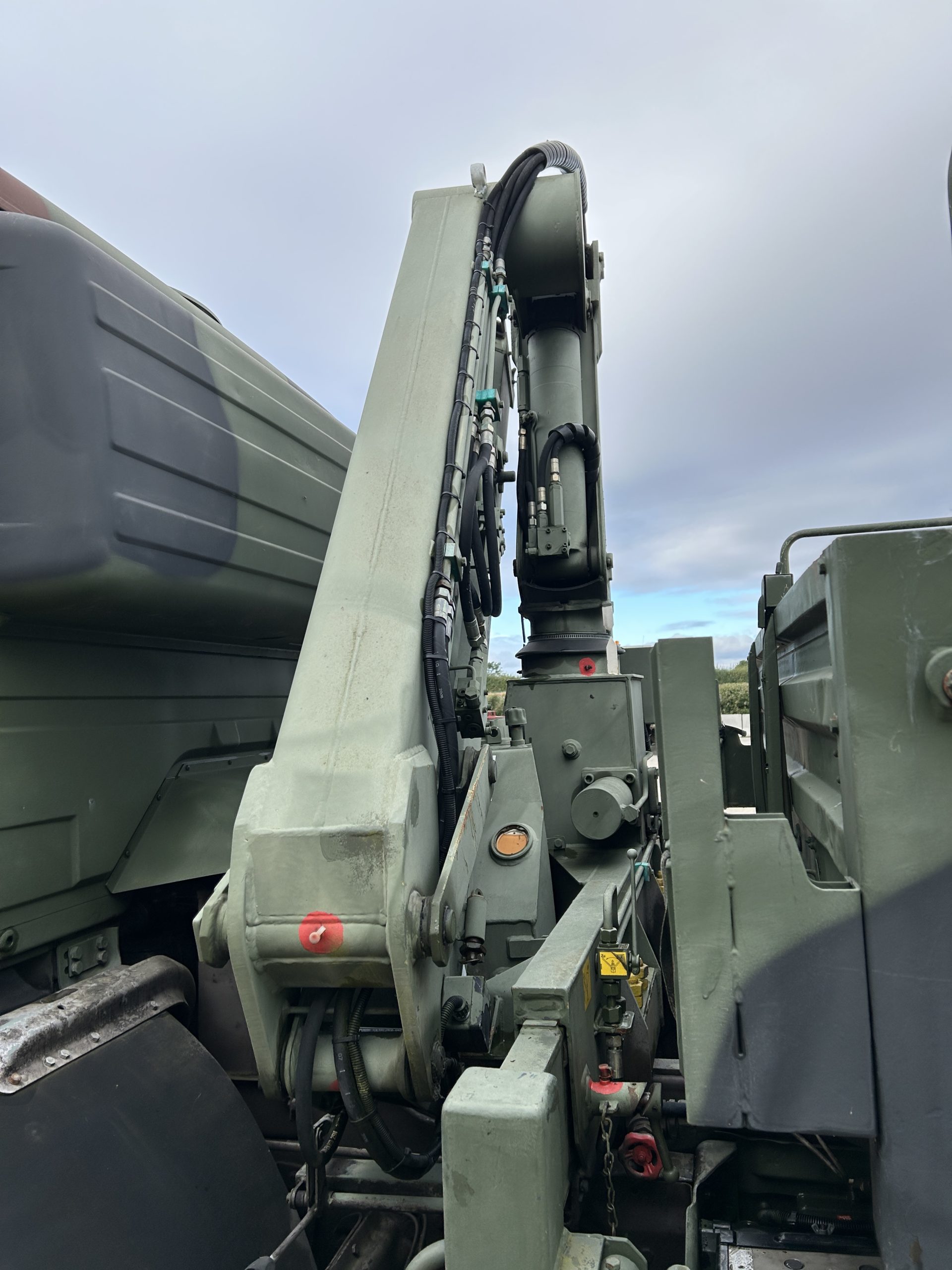 Mercedes 1017 4×4 Cargo With Crane