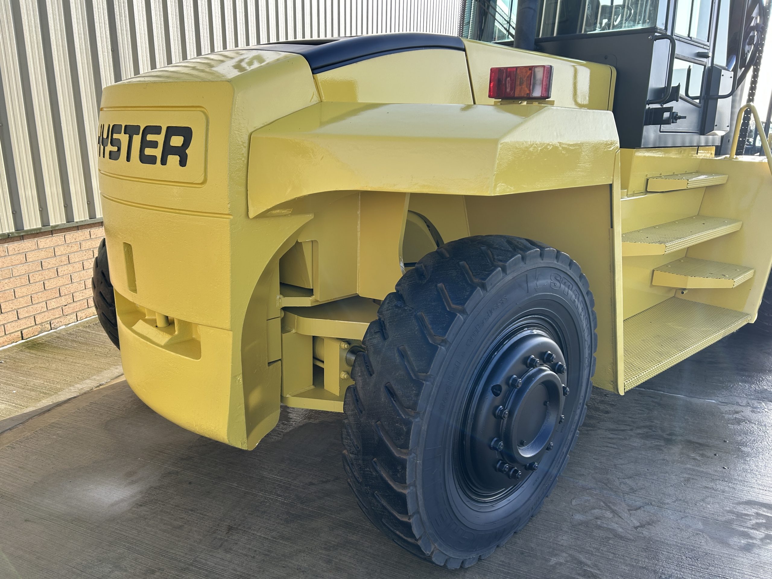 Hyster H16.00 XM-12 16 Ton Forklift