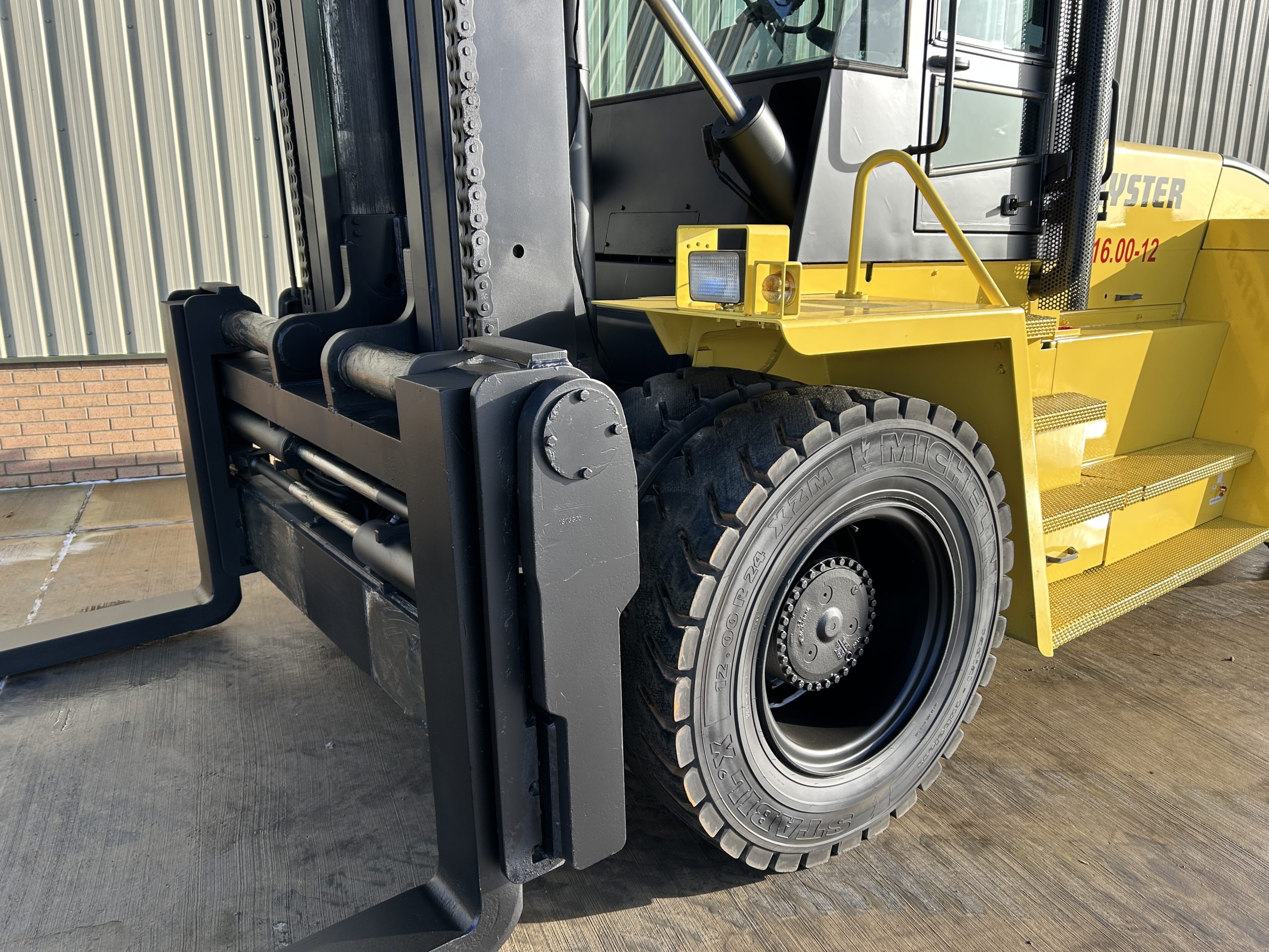 Hyster H16.00 XM-12 16 Ton Forklift