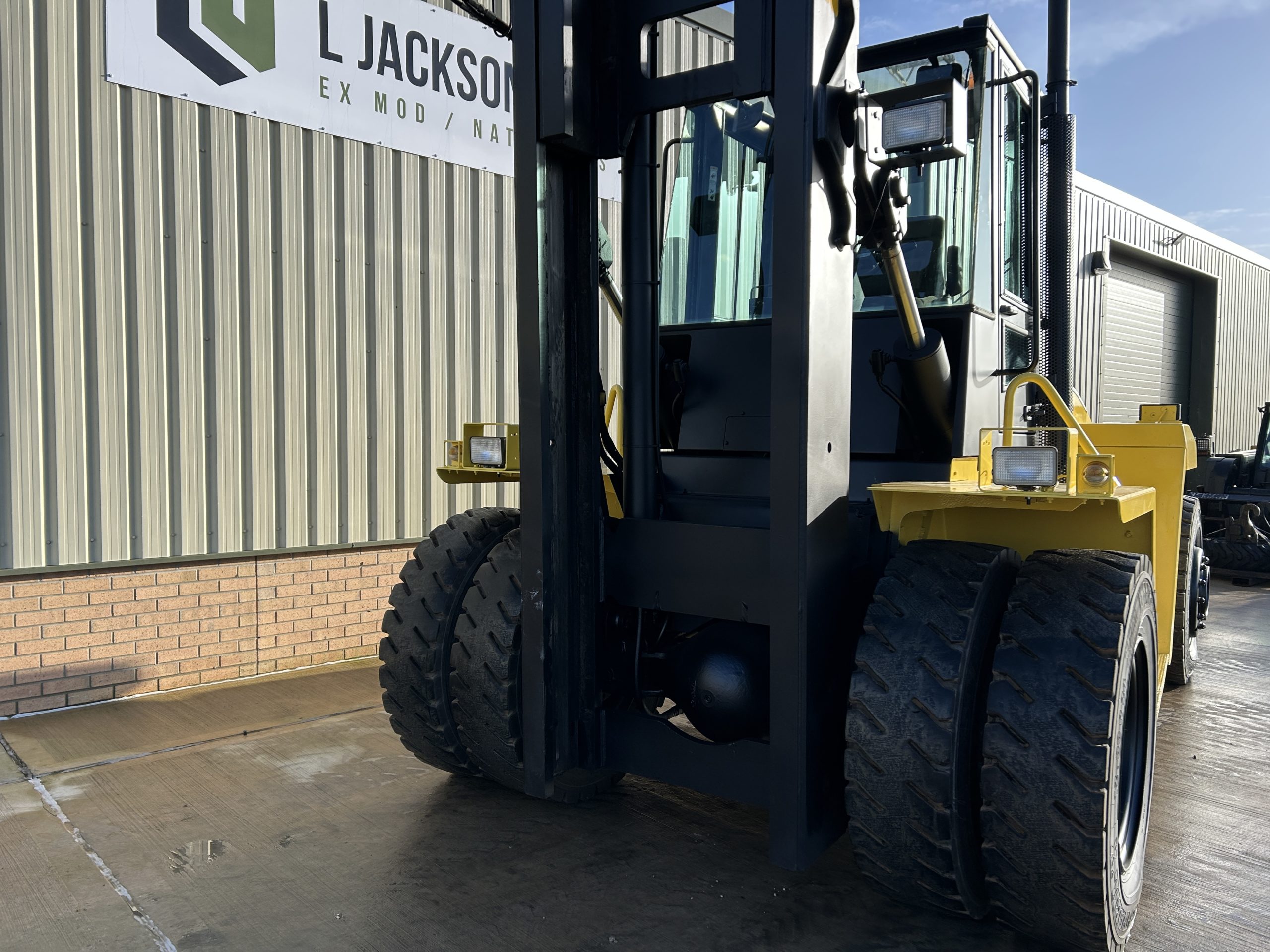 Hyster H16.00 XM-12 16 Ton Forklift