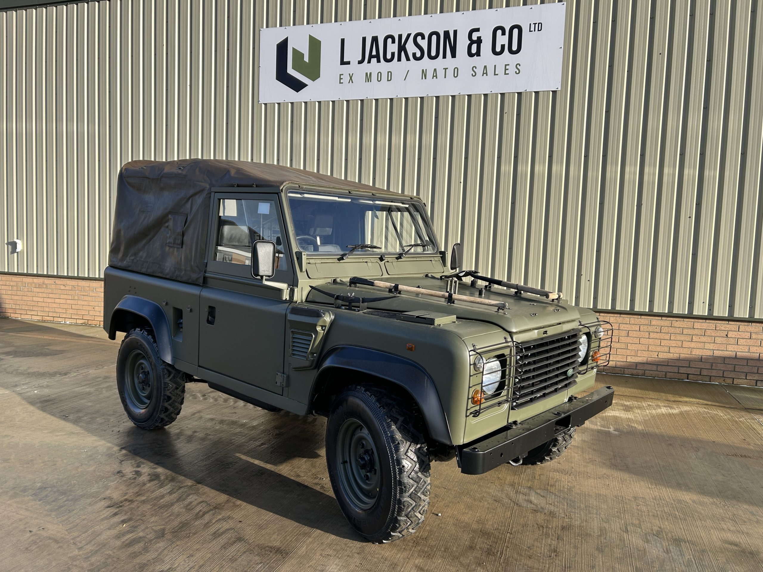 Land Rover Defender 90 Wolf RHD Soft Top