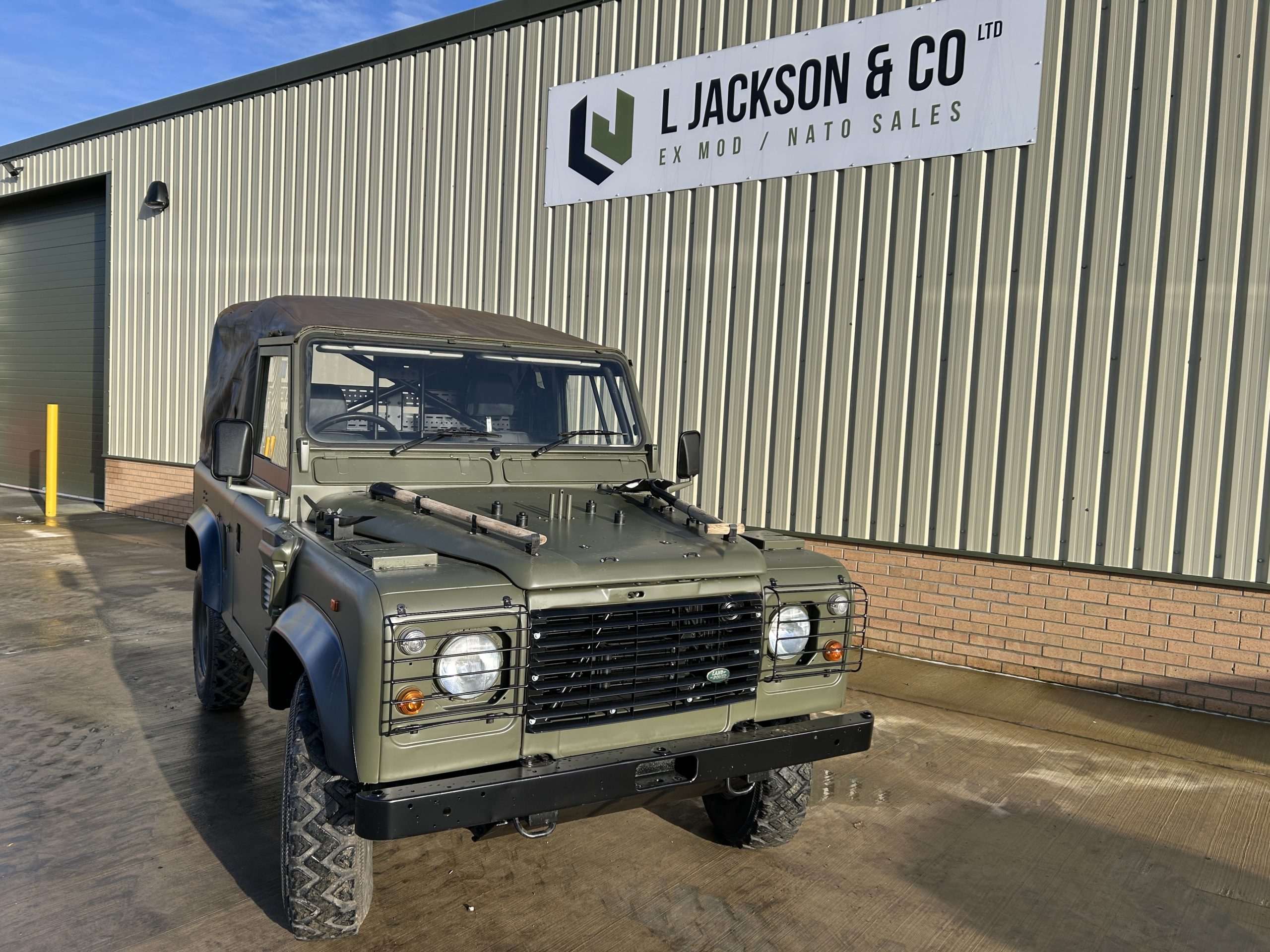 Land Rover Defender 90 Wolf RHD Soft Top