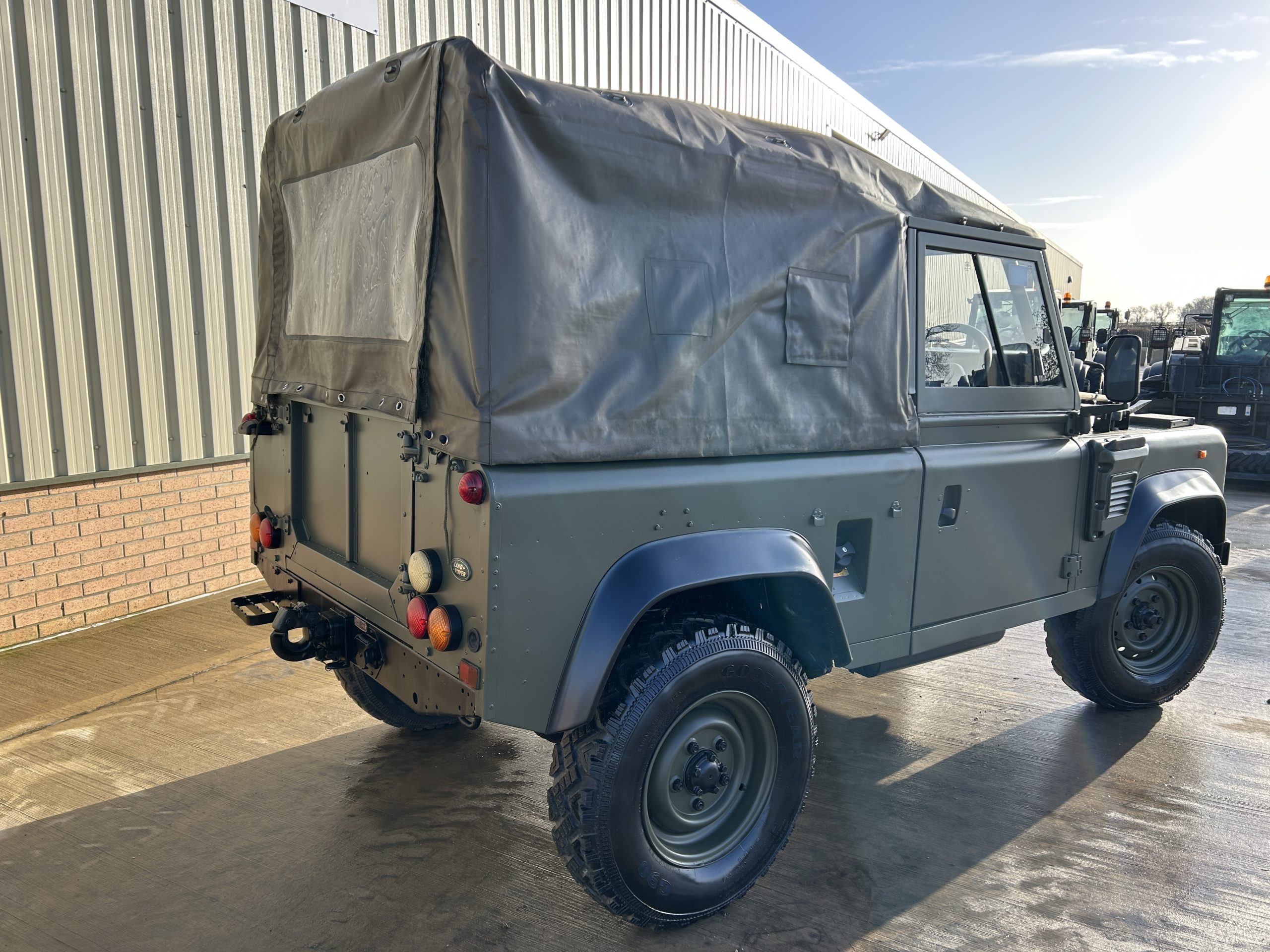 Land Rover Defender 90 Wolf RHD Soft Top