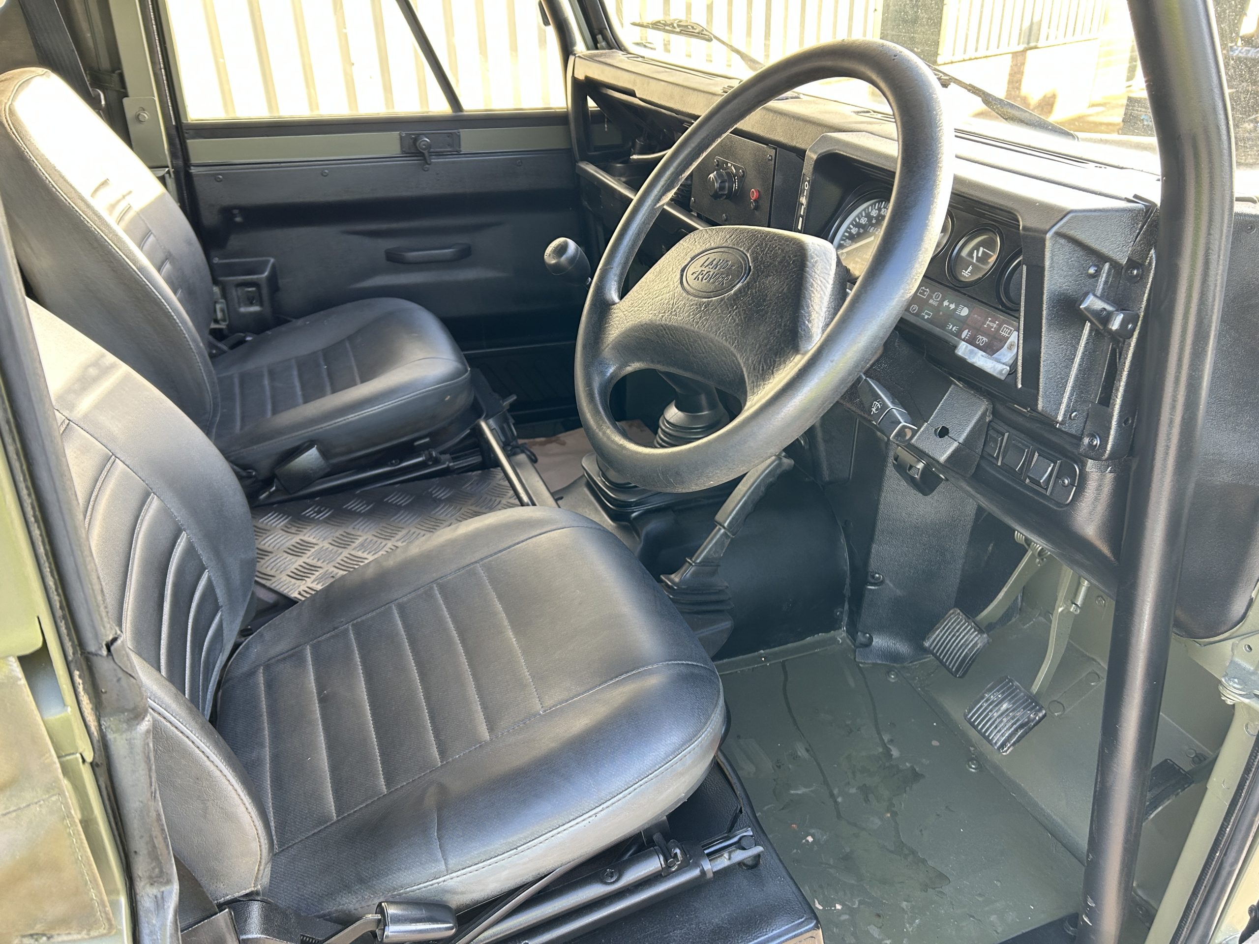 Land Rover Defender 90 Wolf RHD Soft Top