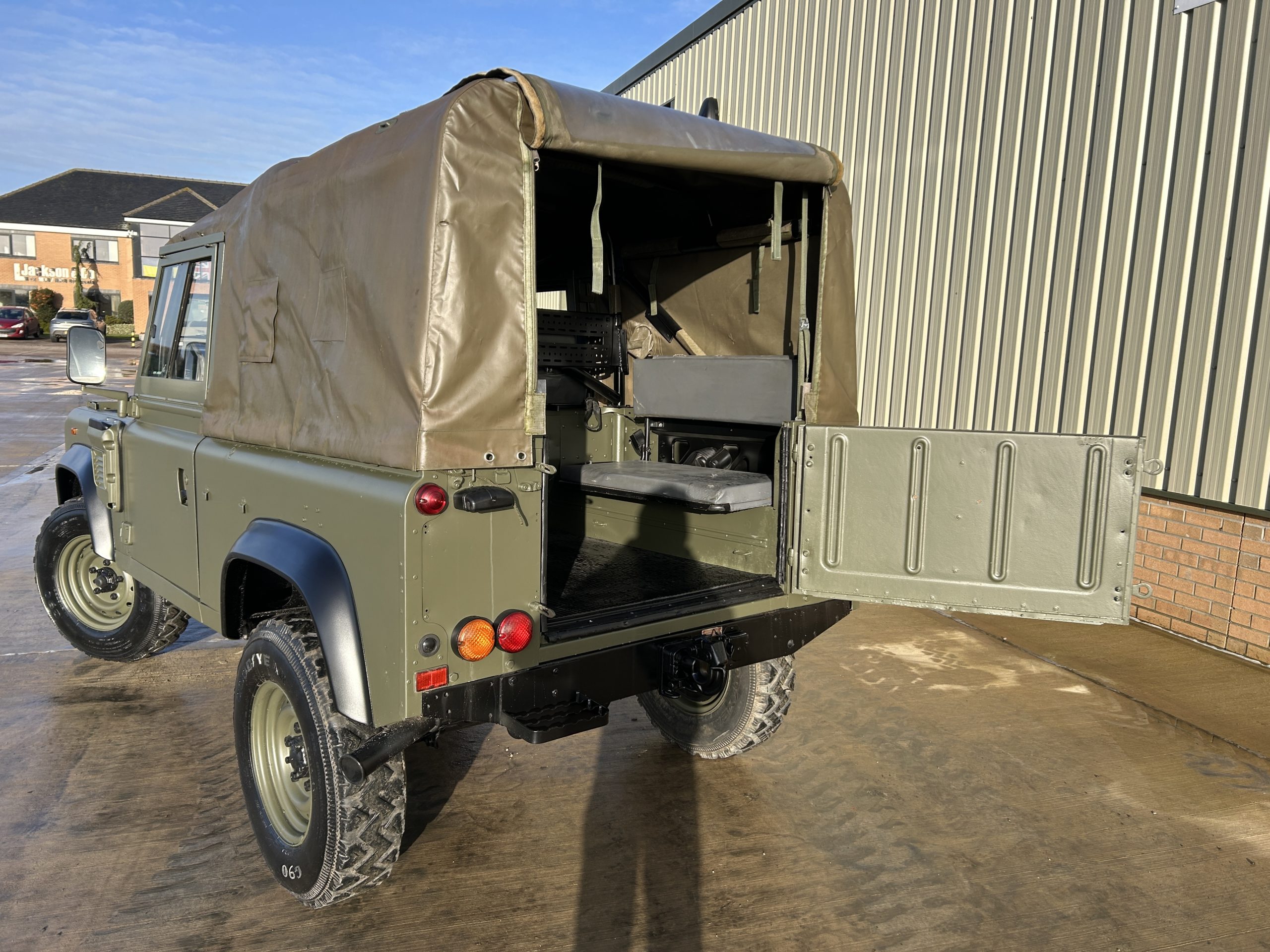 Land Rover Defender 90 Wolf RHD Soft Top