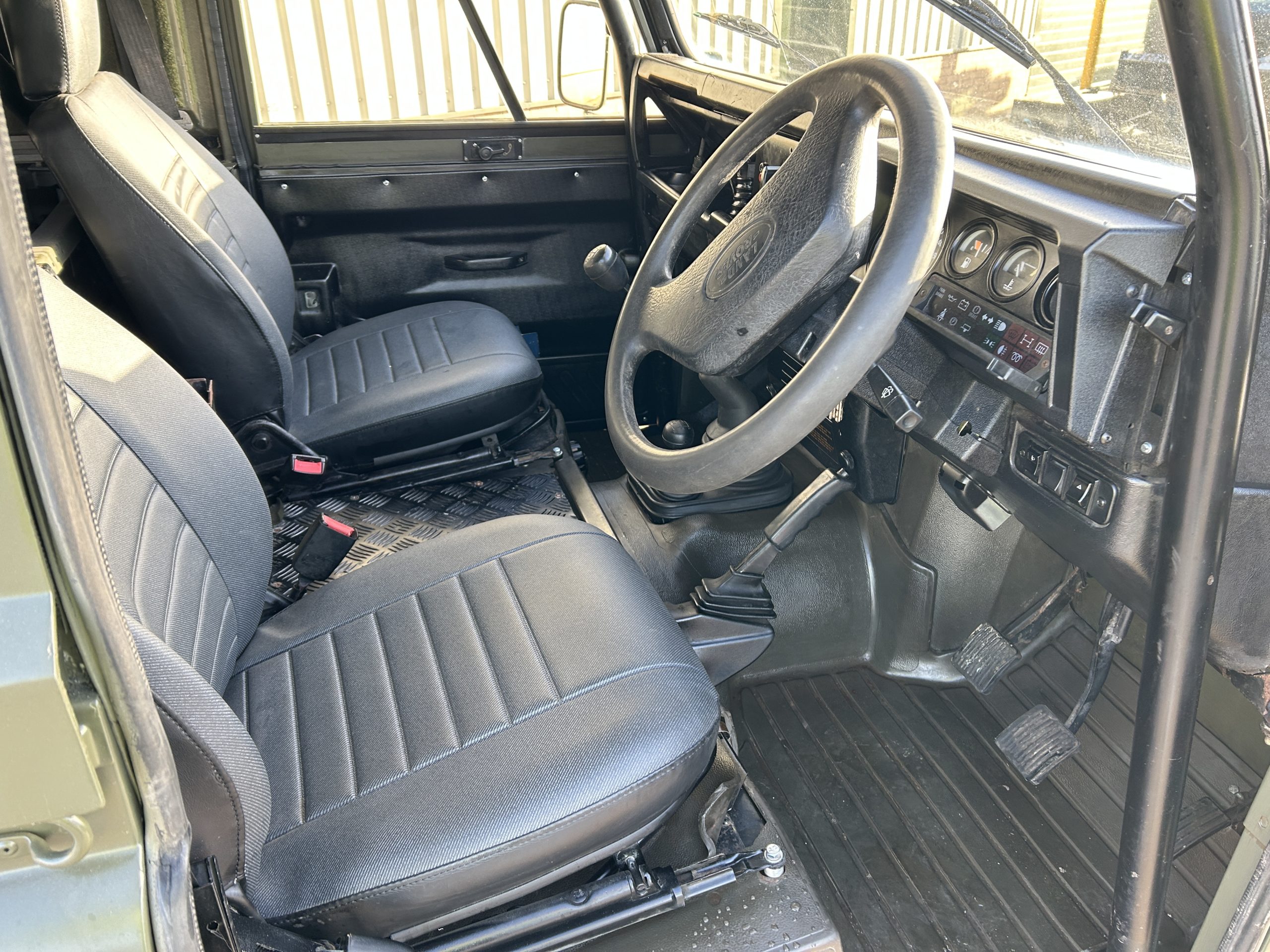 Land Rover Defender Wolf 110 RHD Hard Top (Remus)