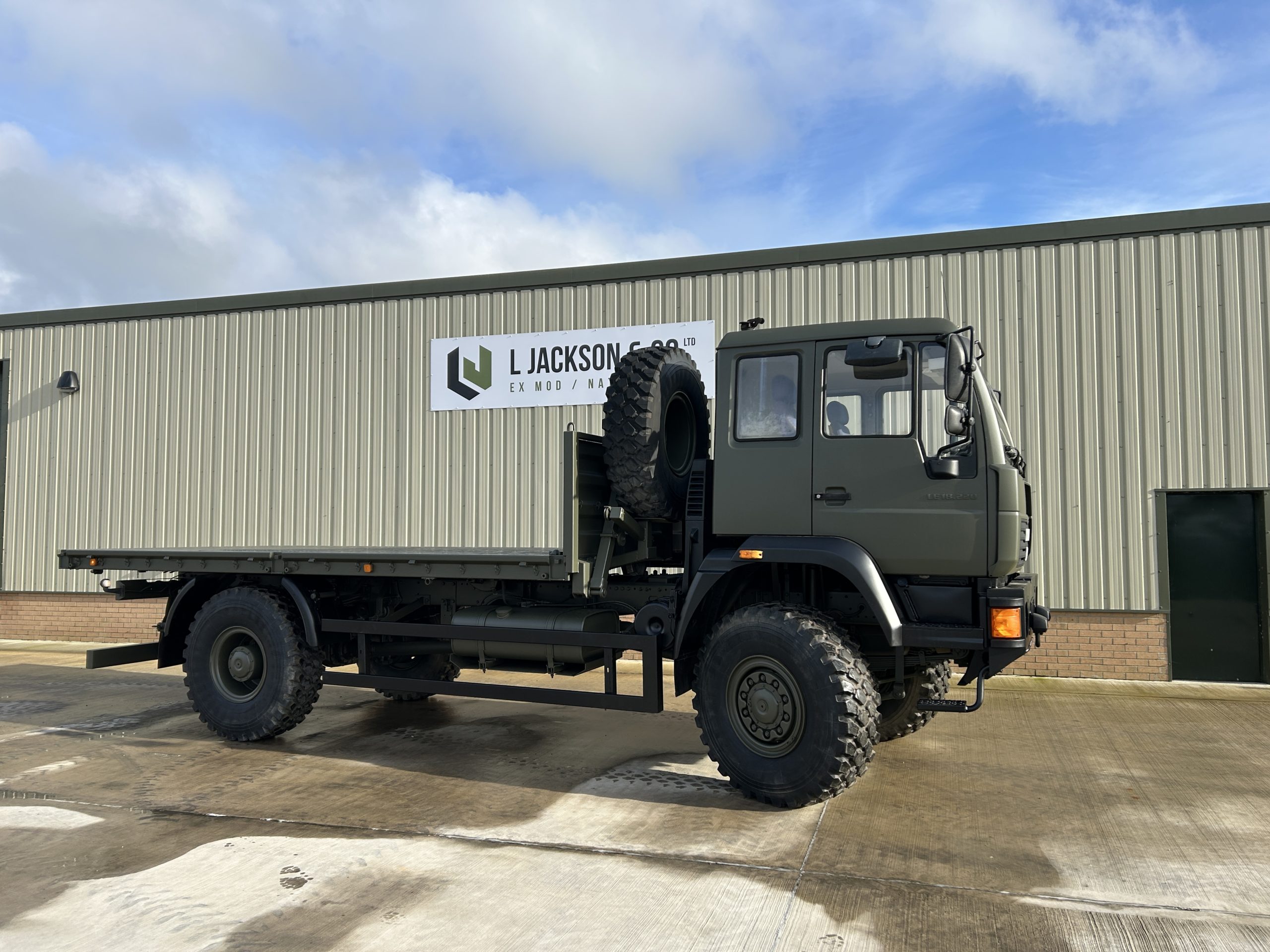 MAN 18.225 4×4 Cargo Truck