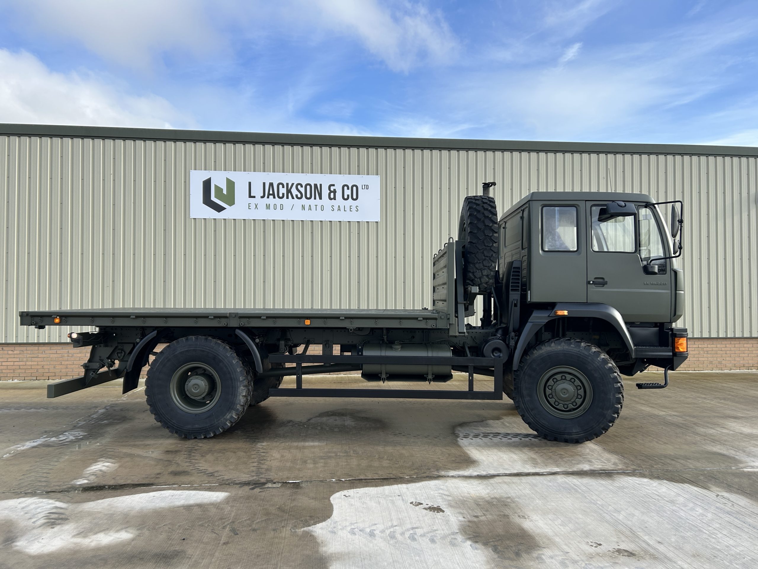 MAN 18.225 4×4 Cargo Truck