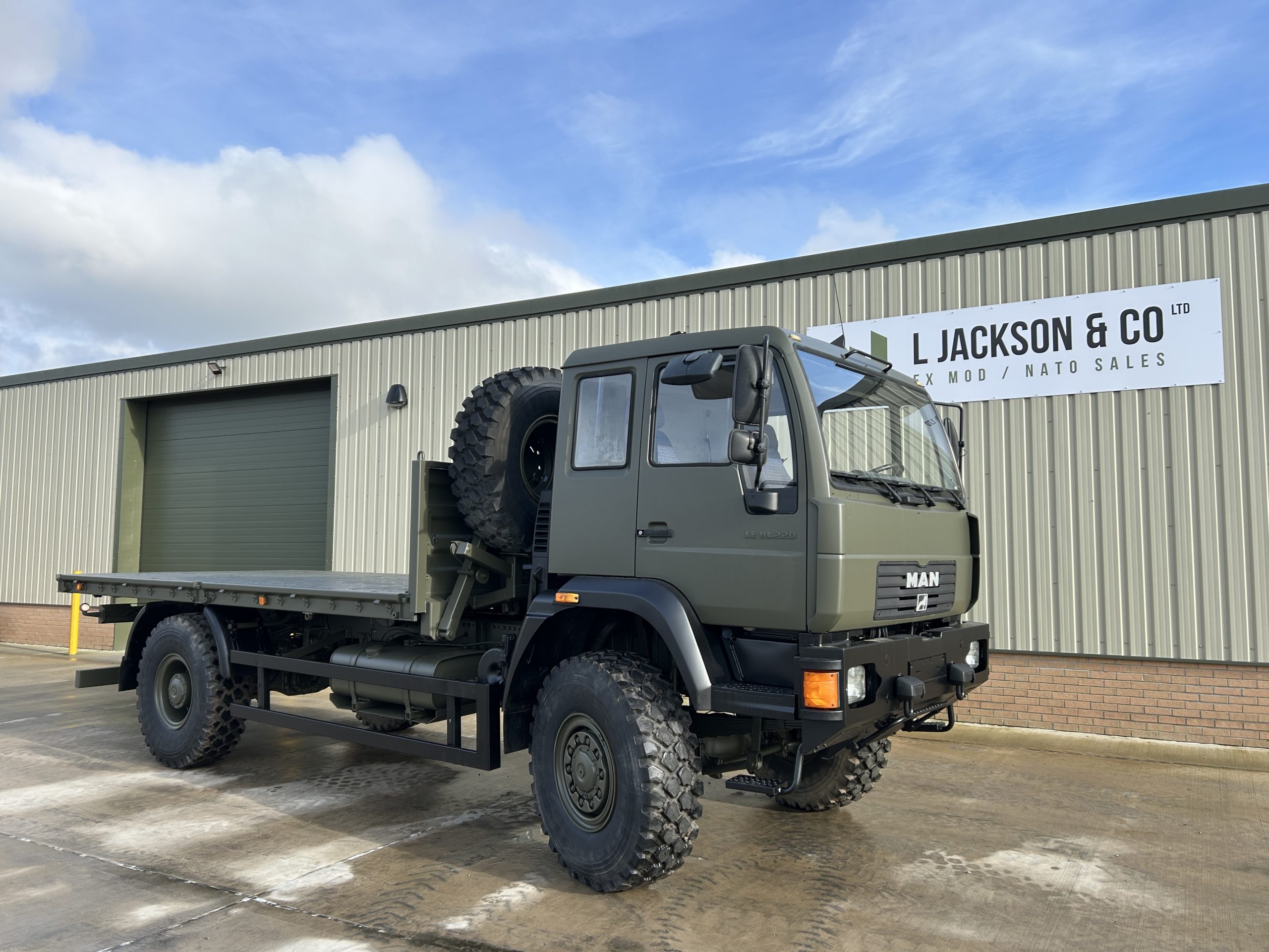MAN 18.225 4×4 Cargo Truck
