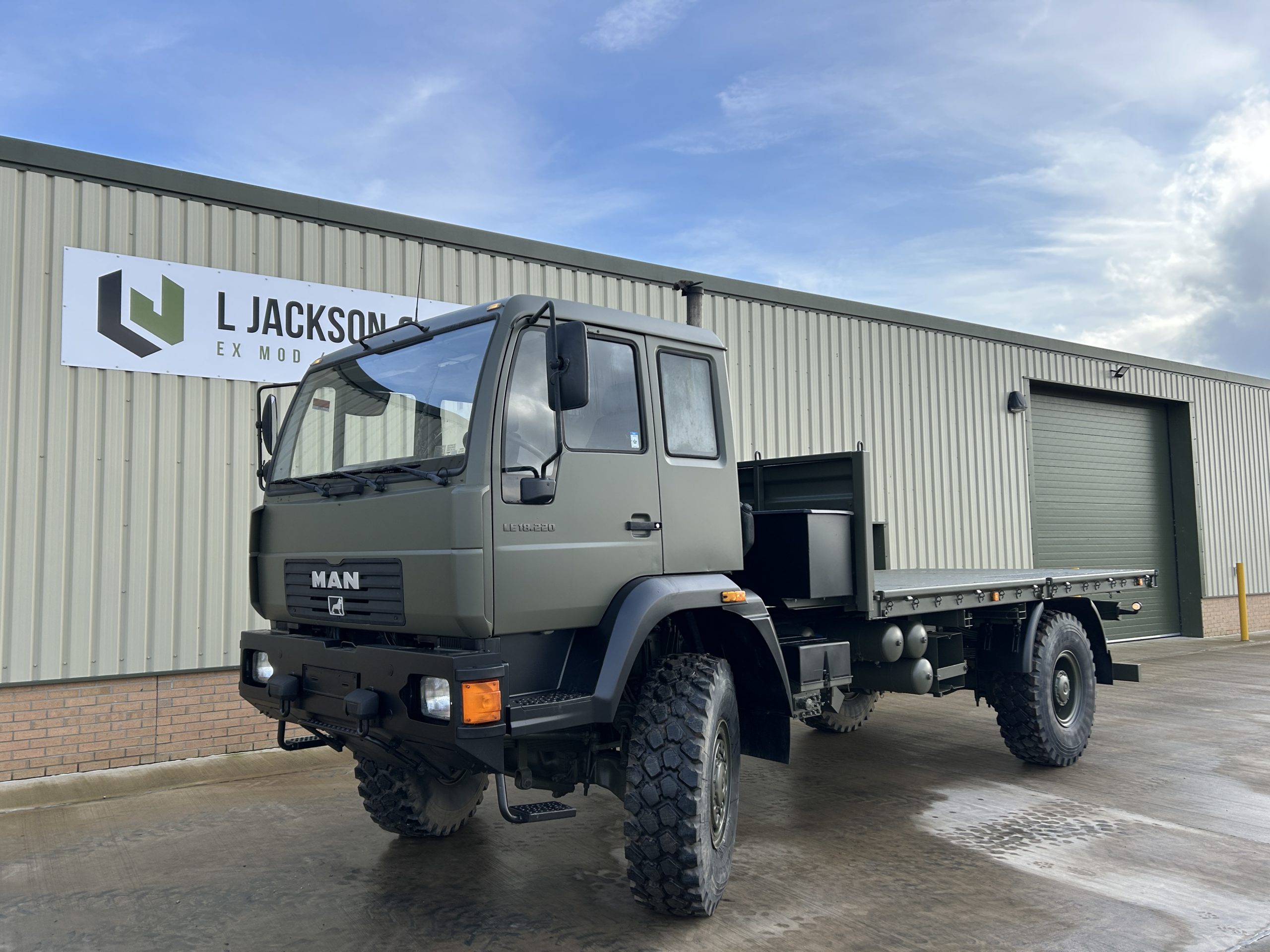 MAN 18.225 4×4 Cargo Truck