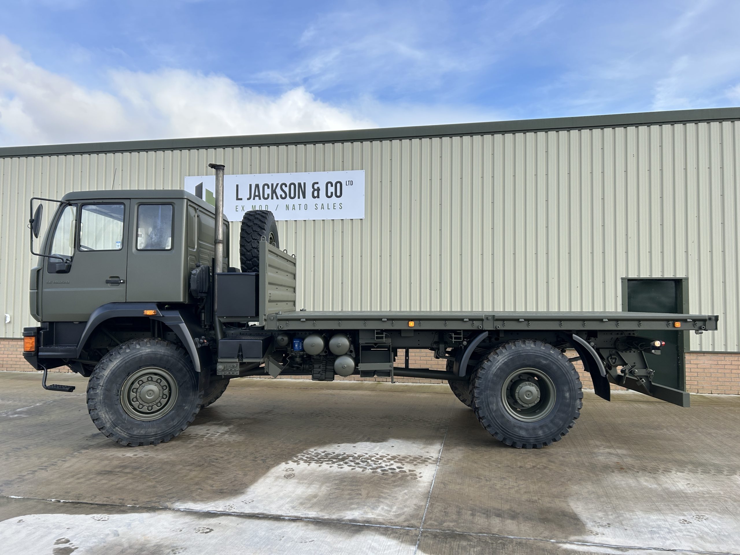 MAN 18.225 4×4 Cargo Truck