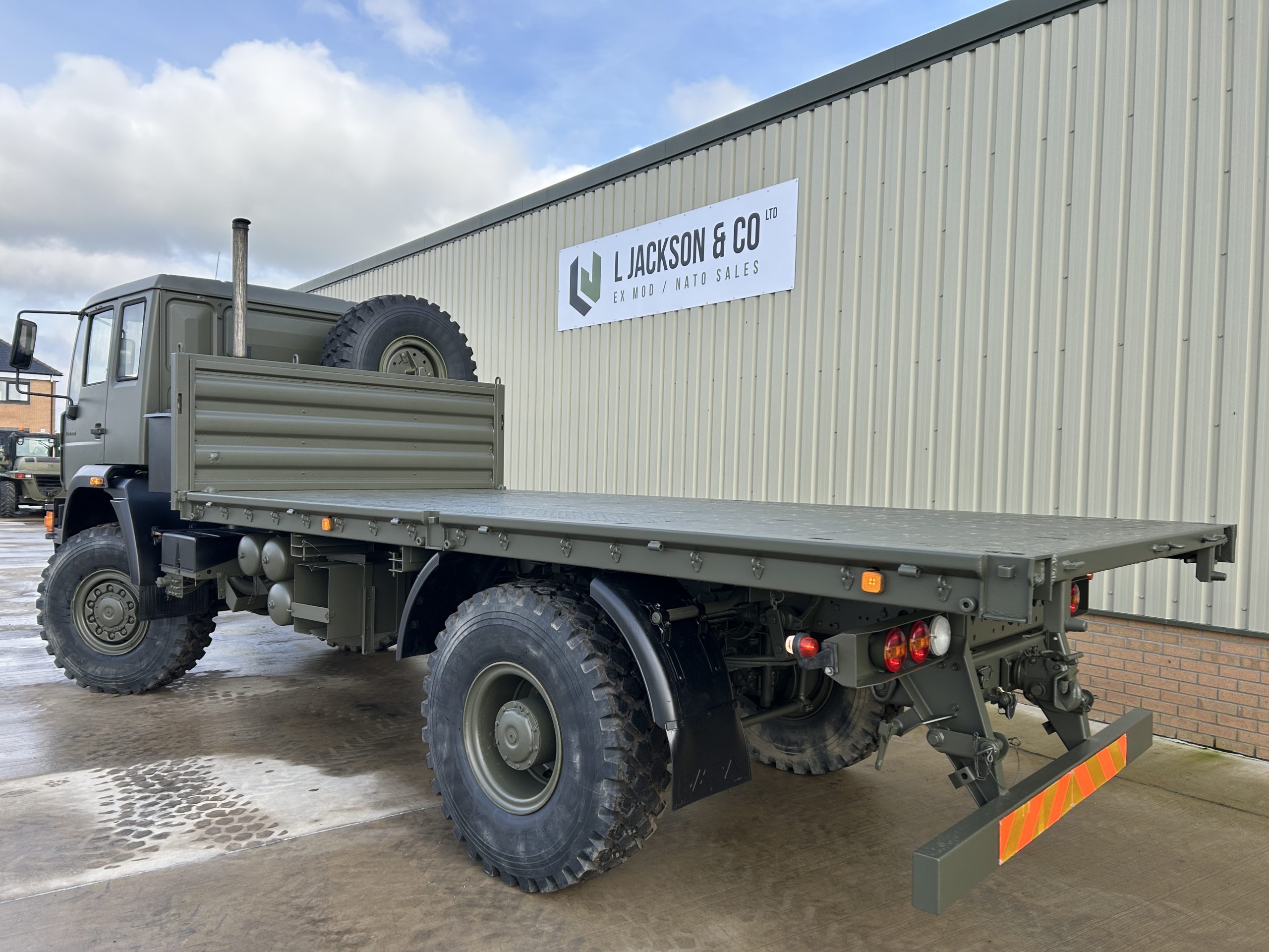 MAN 18.225 4×4 Cargo Truck