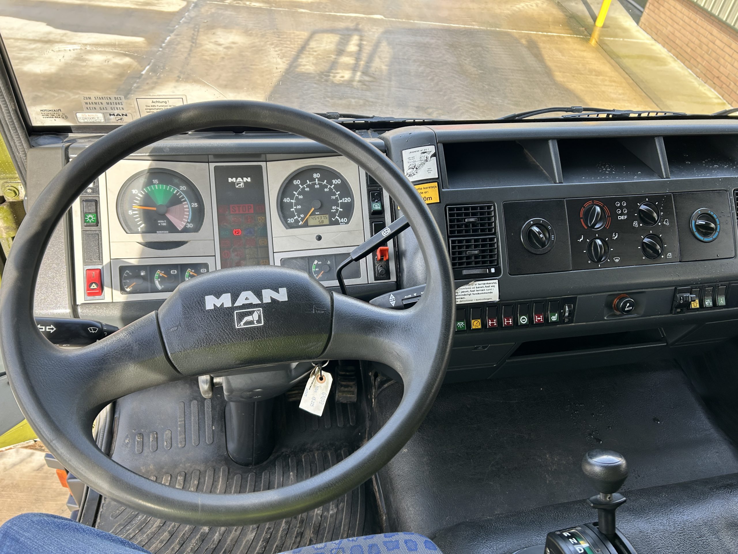 MAN 18.225 4×4 Cargo Truck