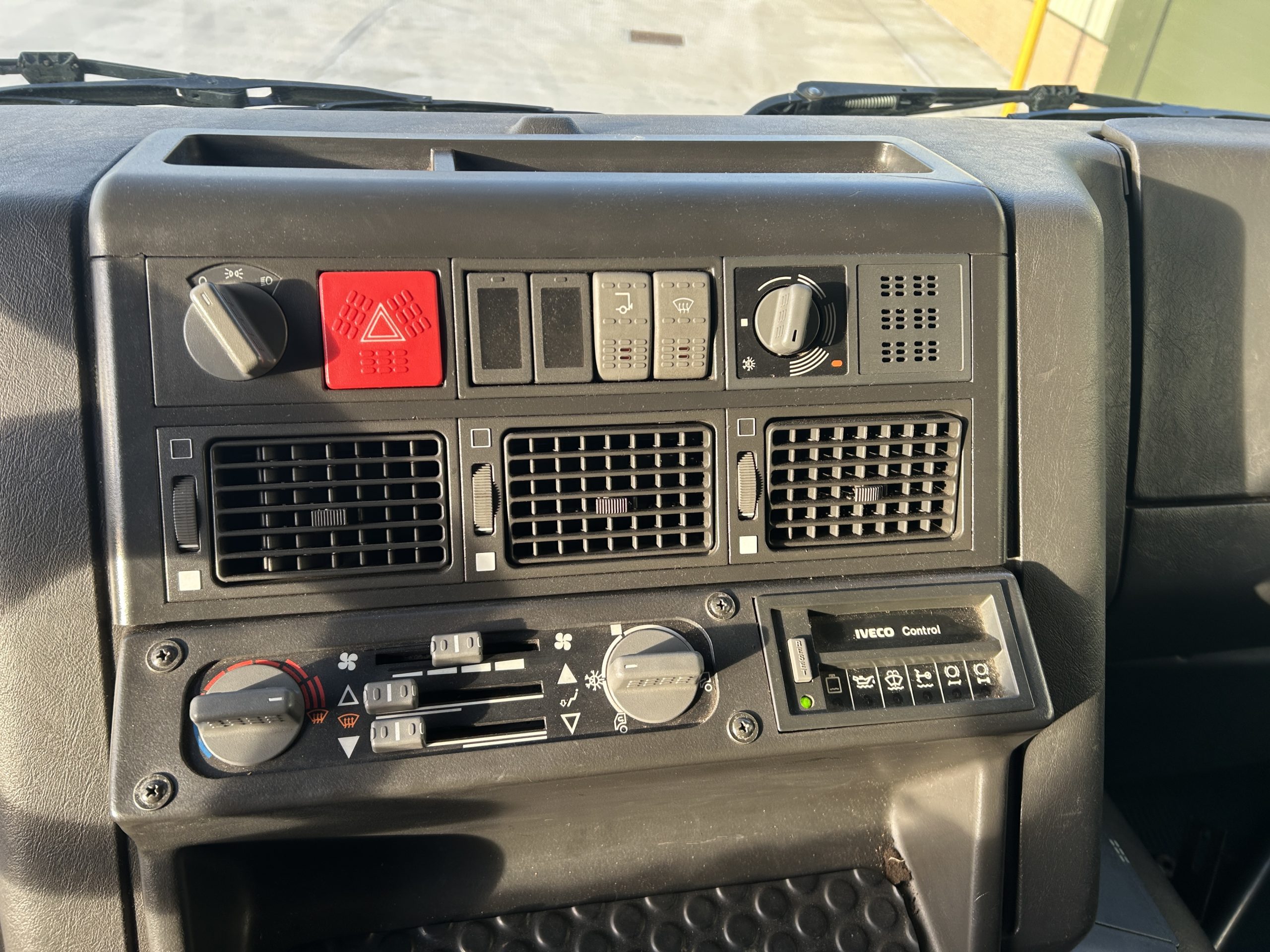 Iveco Eurotrakker 190E35 4×4 Cargo Truck