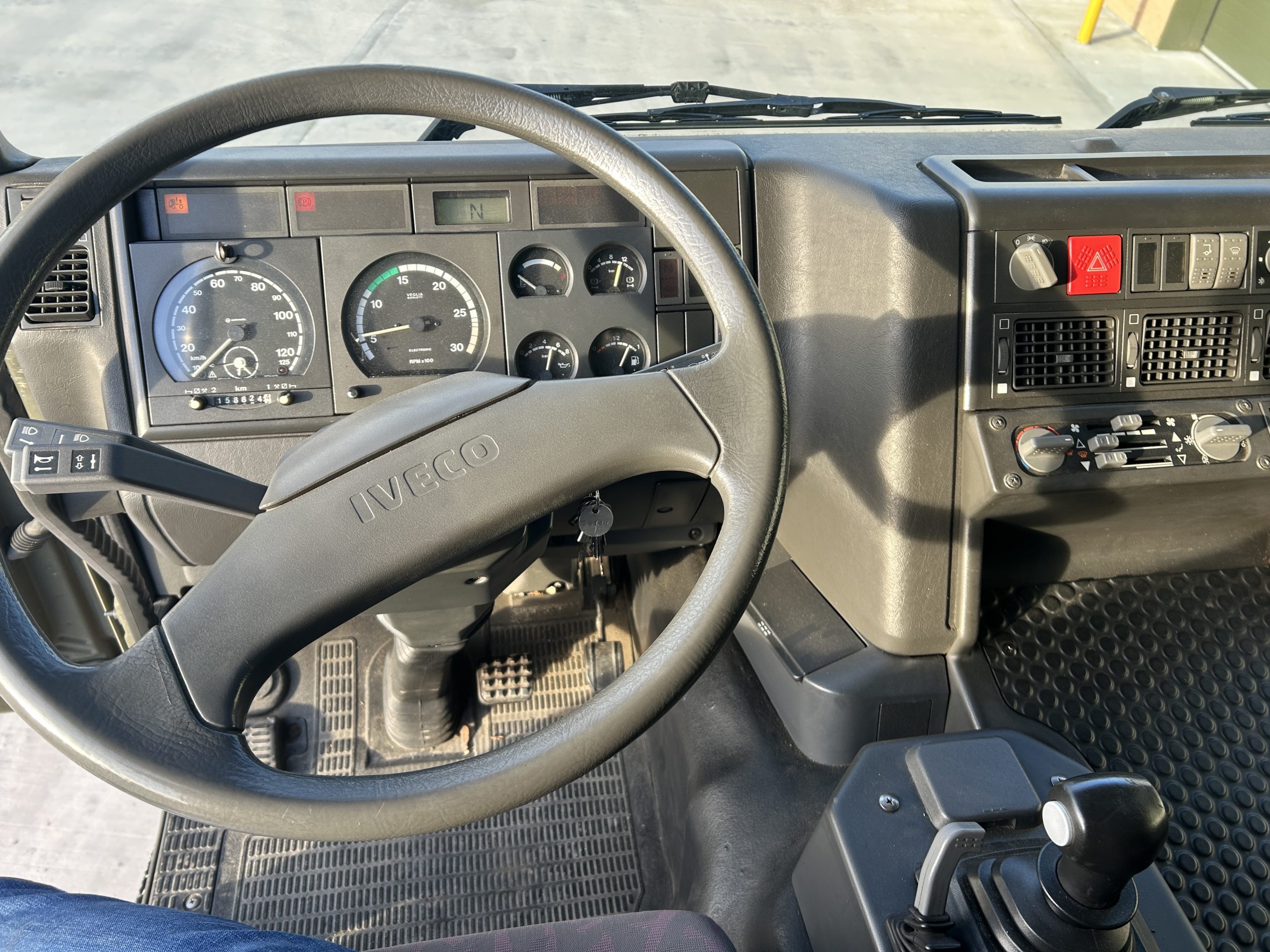 Iveco Eurotrakker 190E35 4×4 Cargo Truck