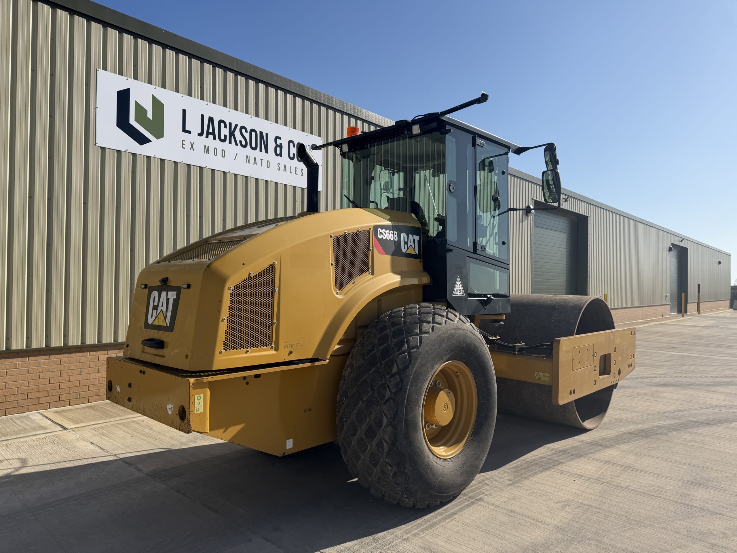 Caterpillar CS66B Roller