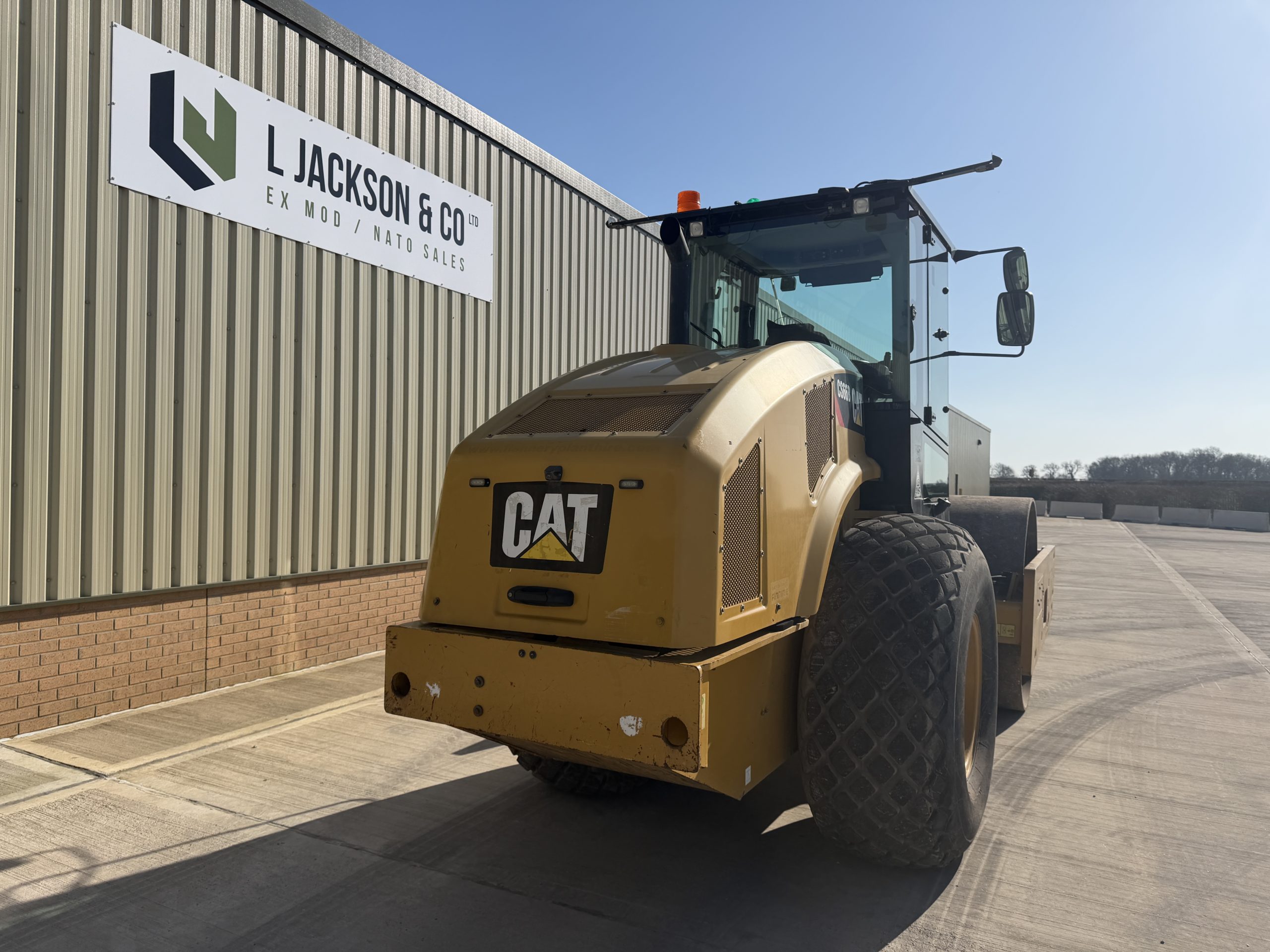 Caterpillar CS66B Roller