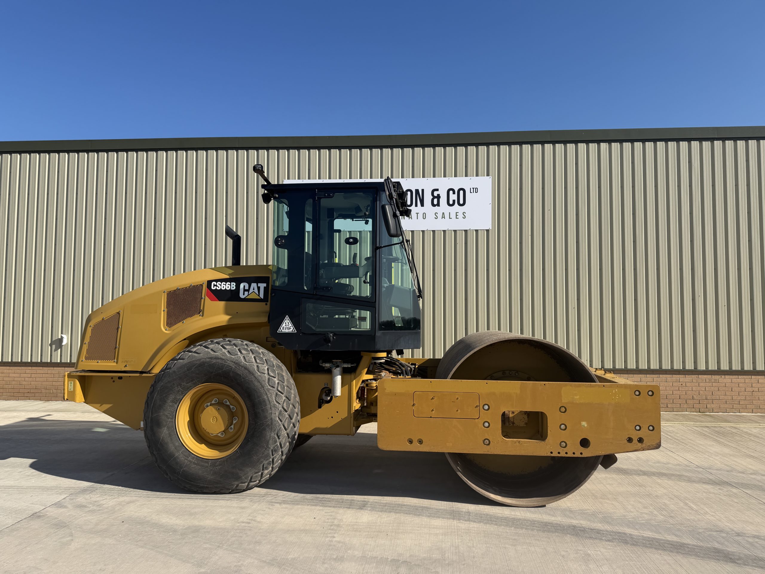 Caterpillar CS66B Roller