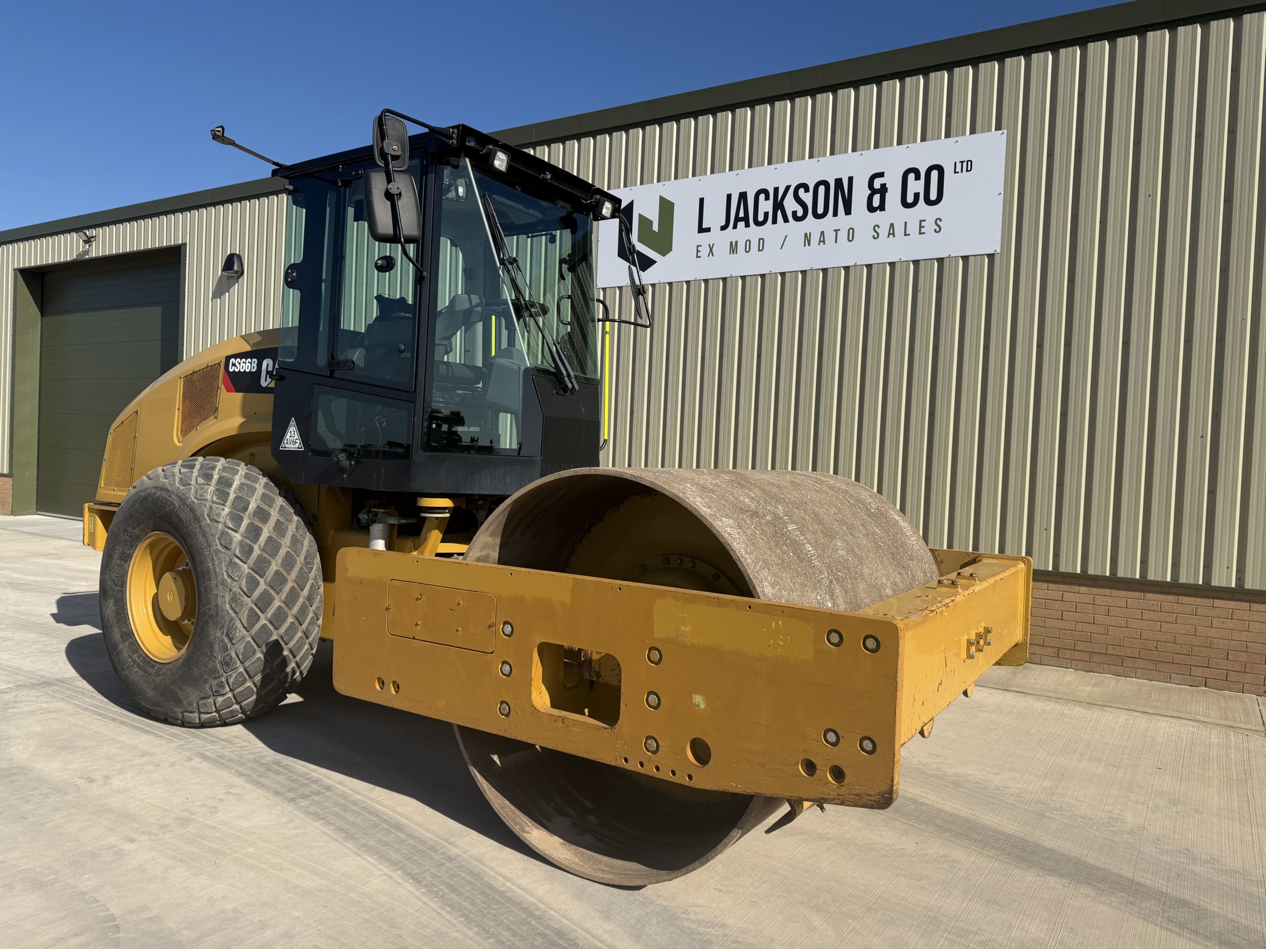 Caterpillar CS66B Roller