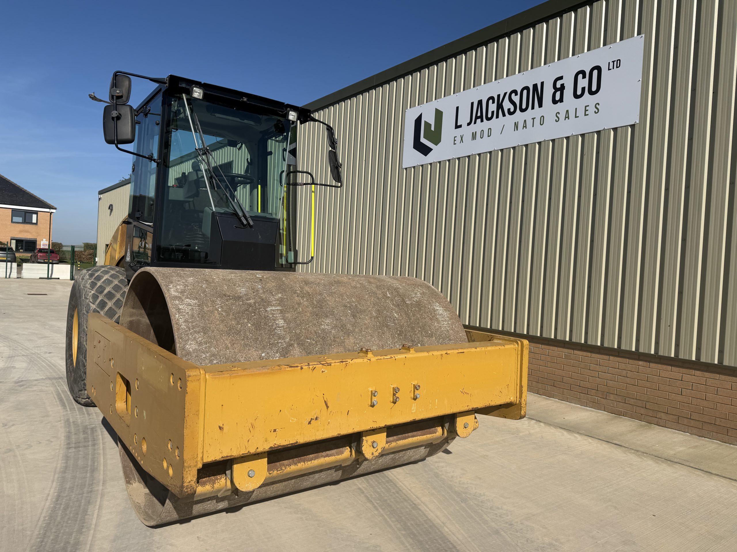 Caterpillar CS66B Roller