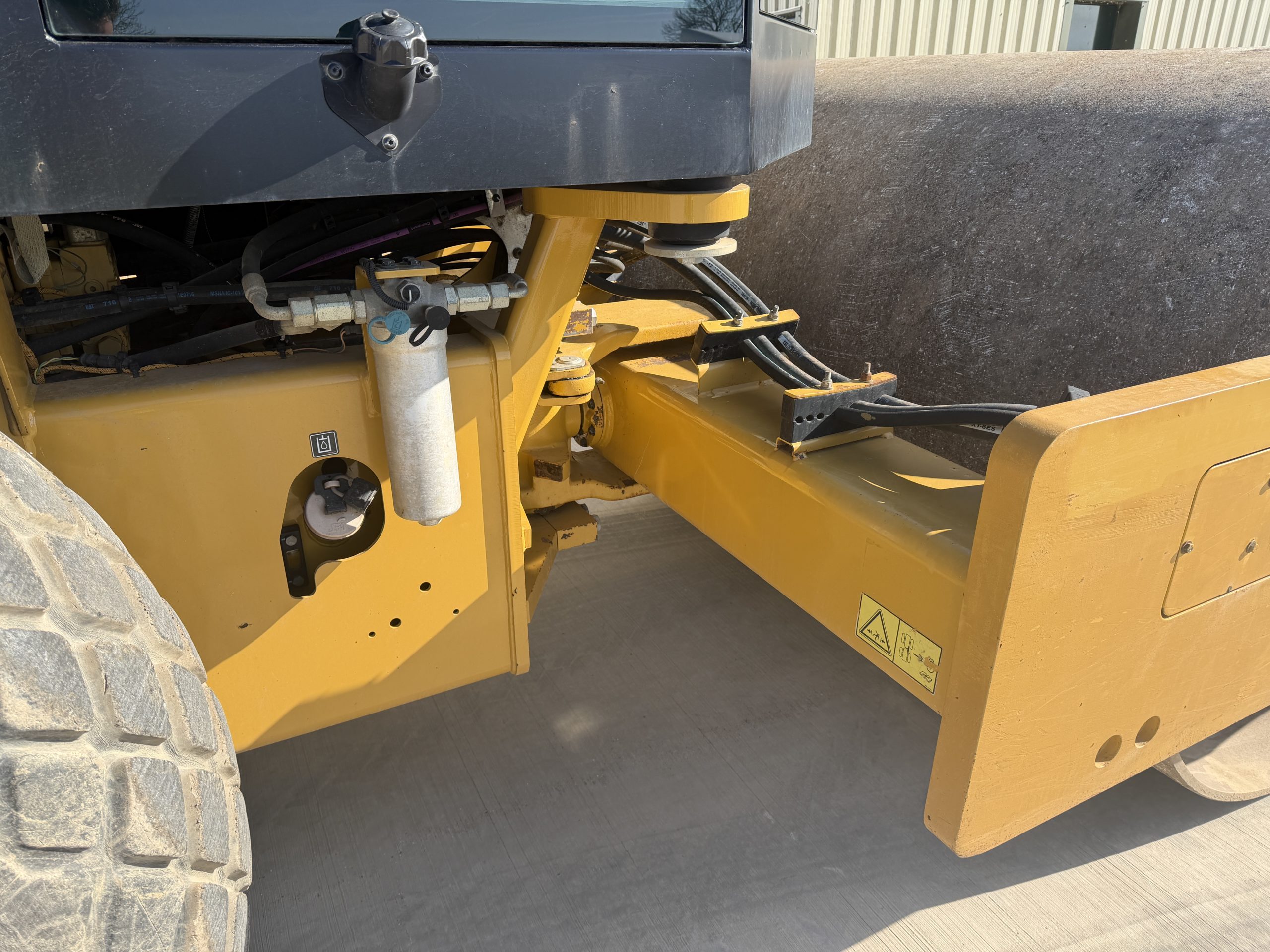Caterpillar CS66B Roller