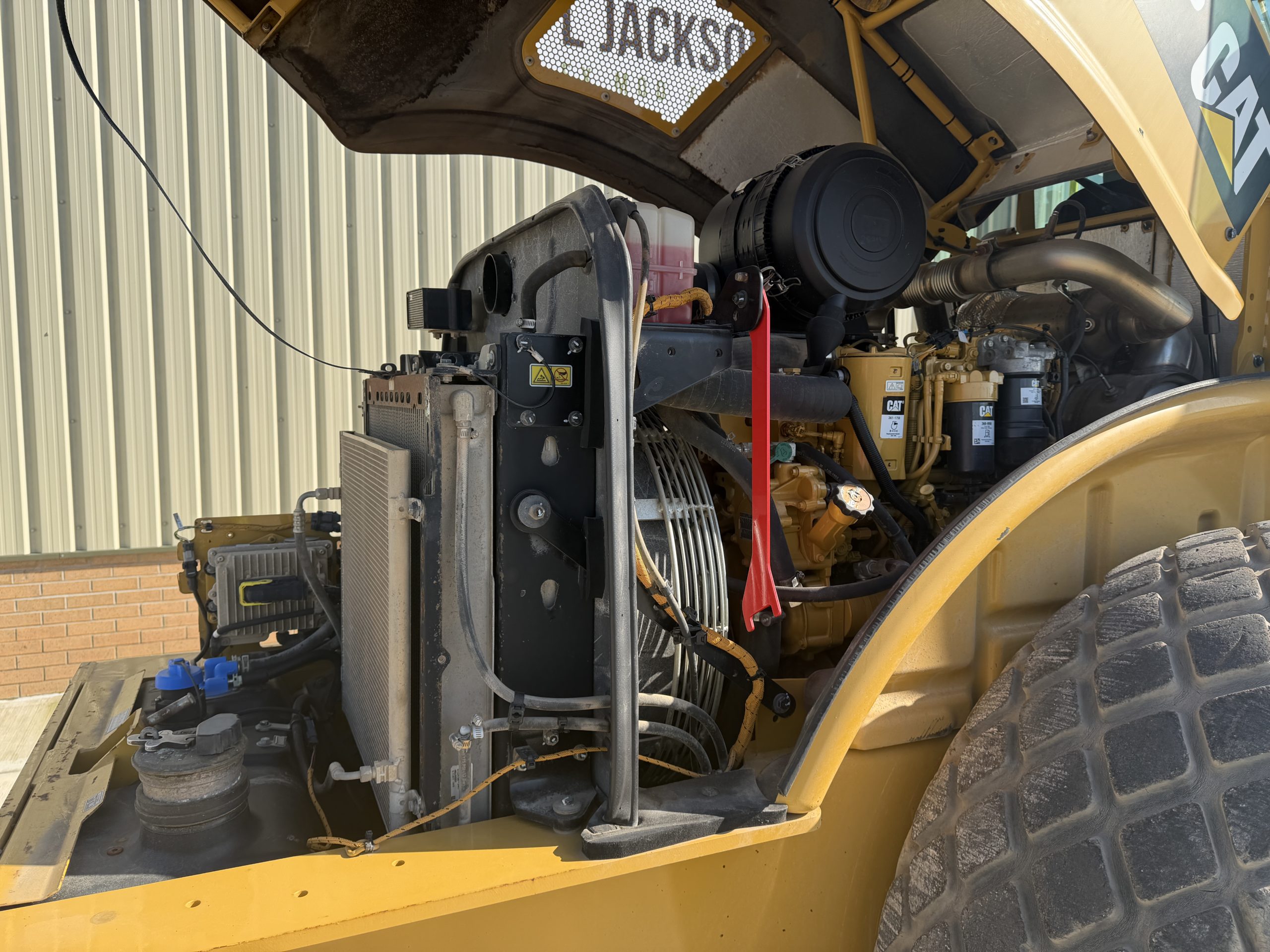 Caterpillar CS66B Roller